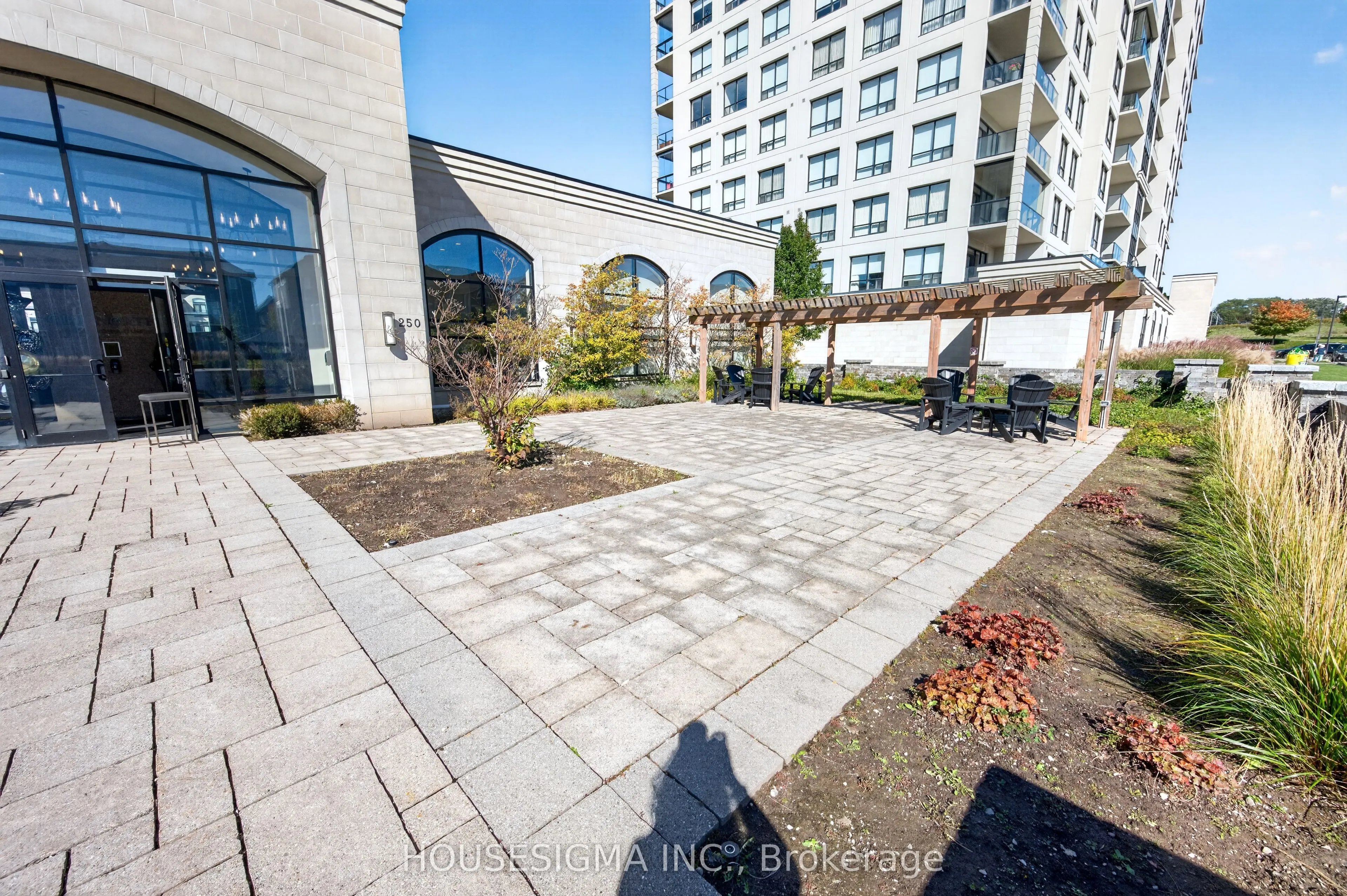 240 Villagewalk Boulevard #903