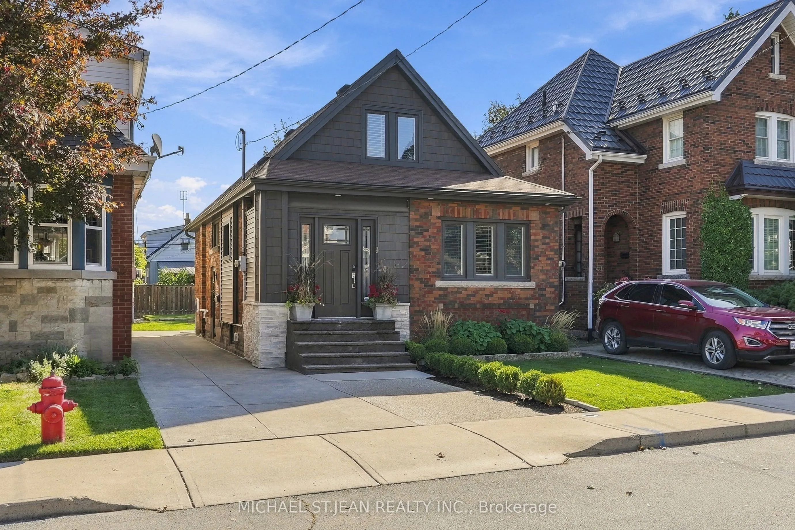 77 Houghton Avenue S