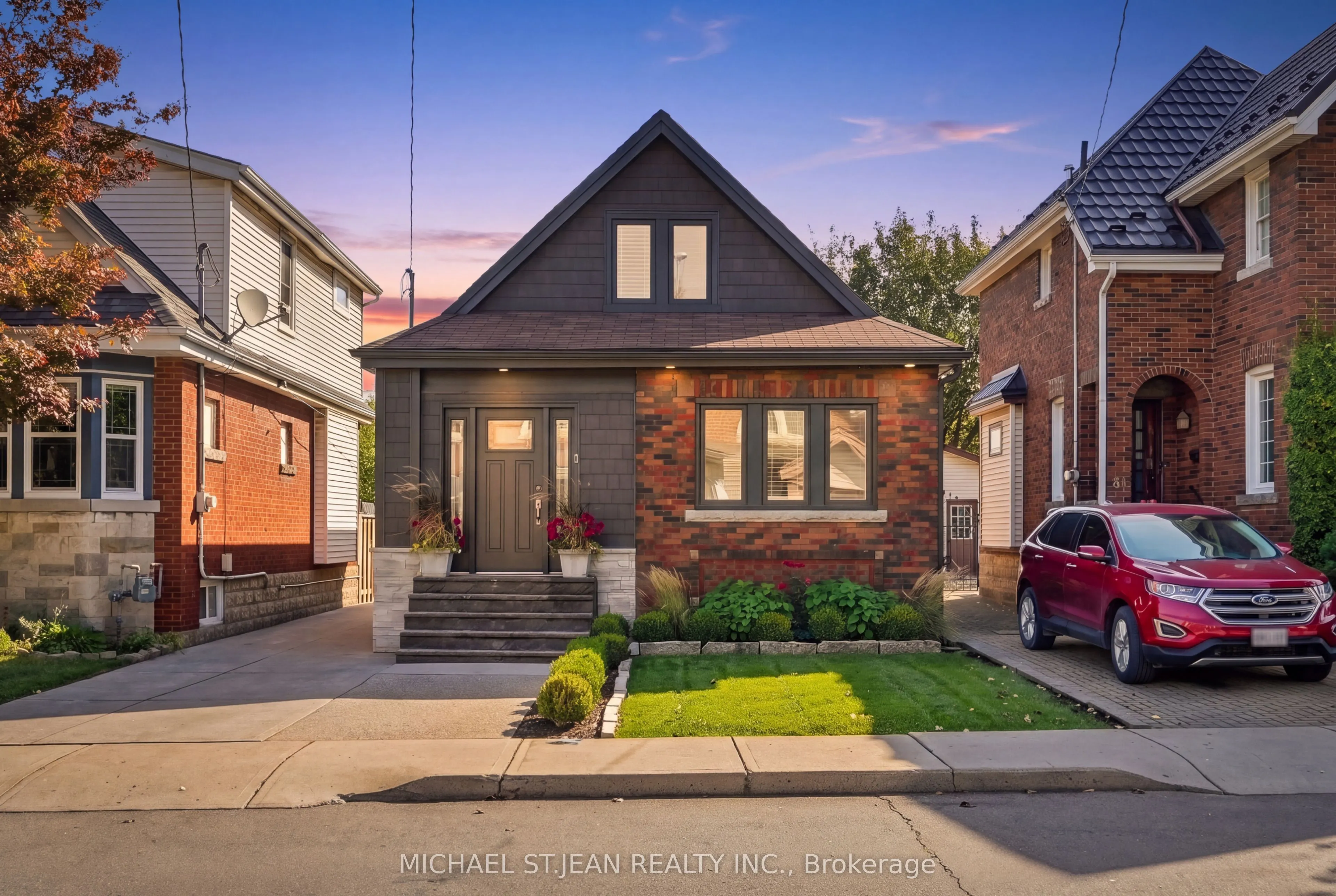 77 Houghton Avenue S