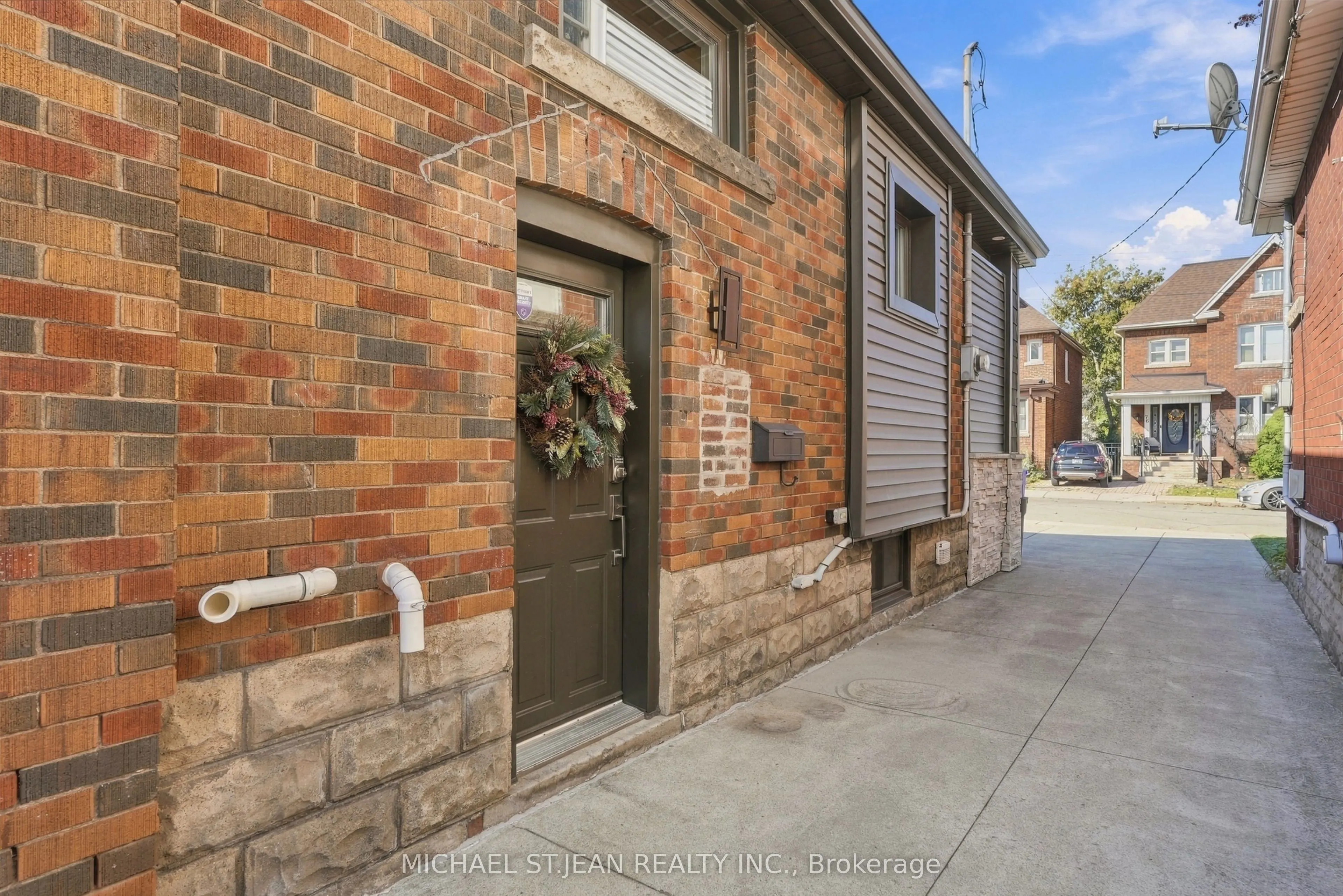 77 Houghton Avenue S