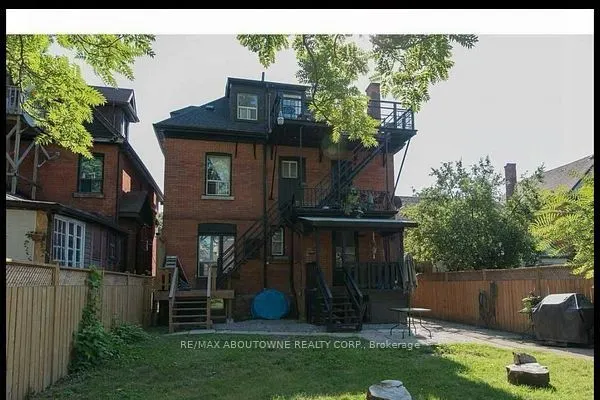 66 Wellington Street S
