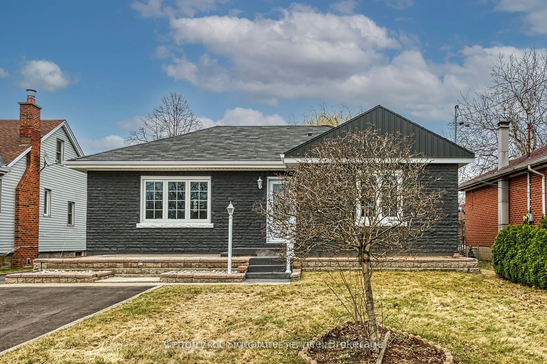 346 Pottruff Road N #Lower