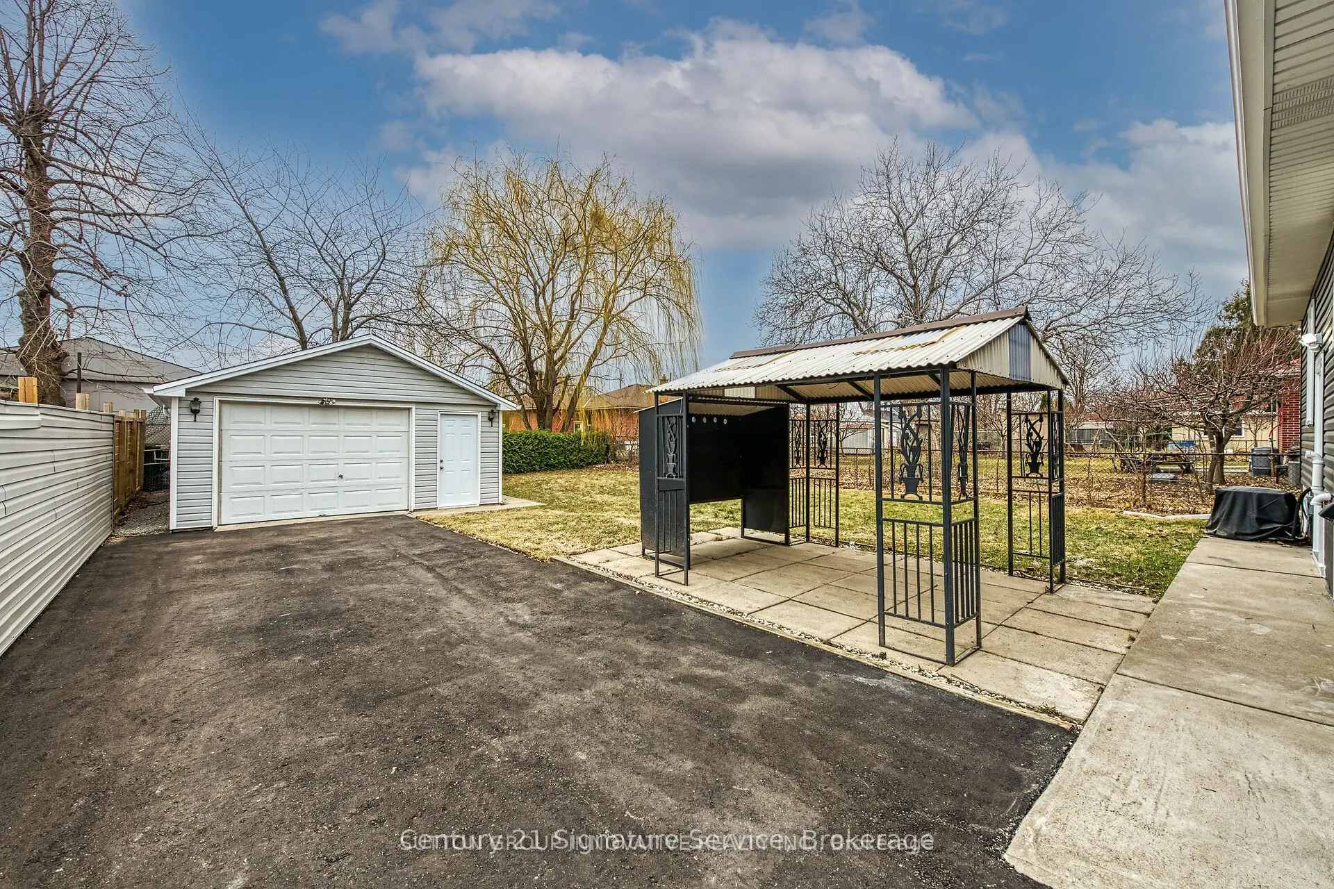 346 Pottruff Road N #Lower