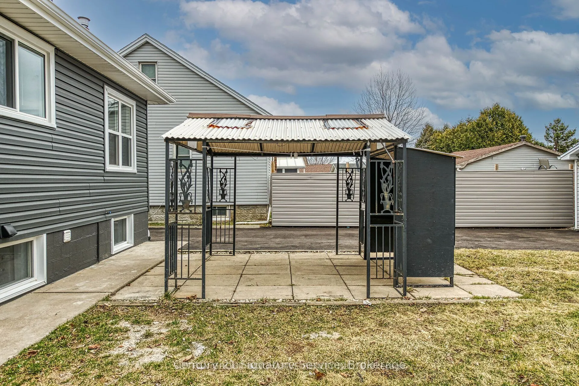 346 Pottruff Road N #Lower