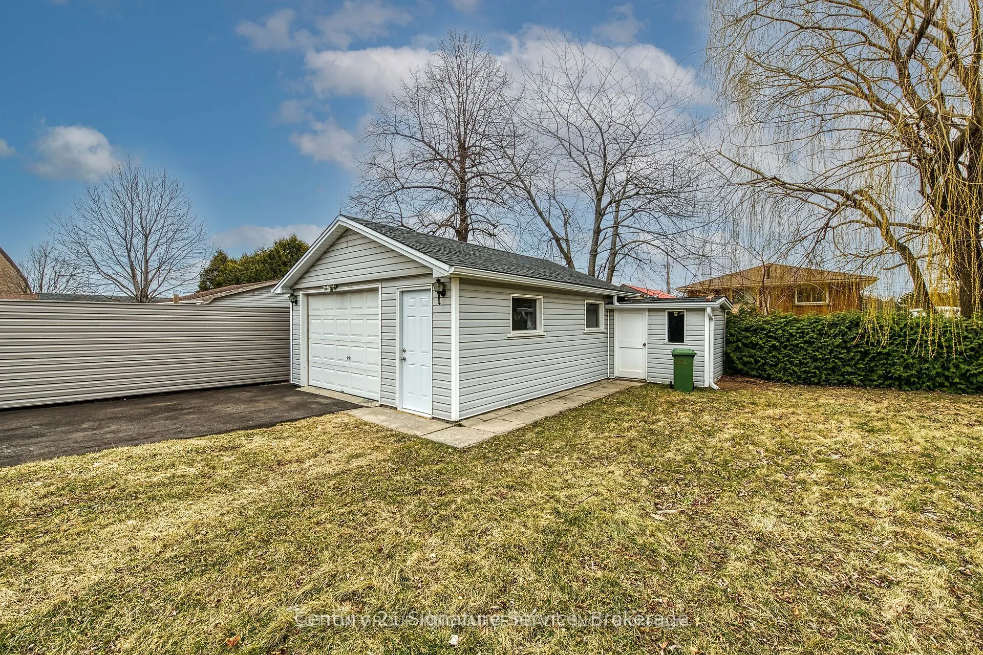 346 Pottruff Road N #Lower