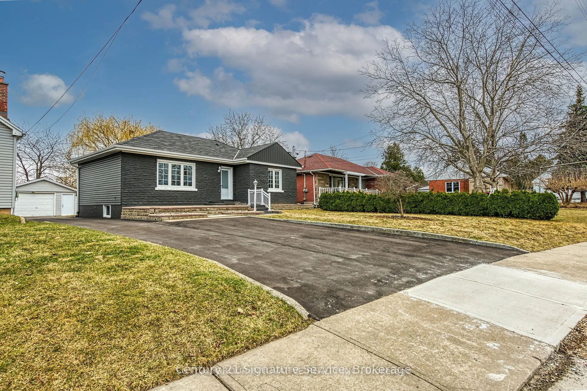 346 Pottruff Road N #Lower
