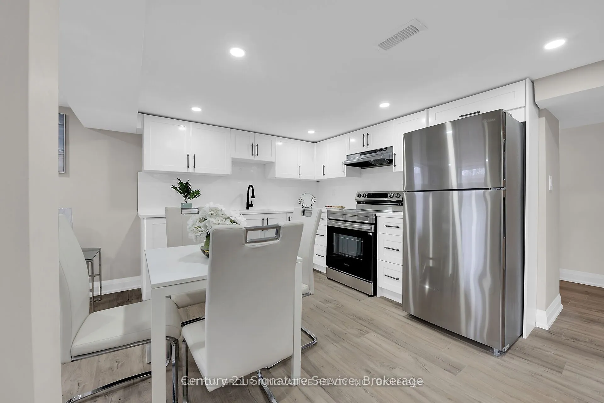 346 Pottruff Road N #Lower