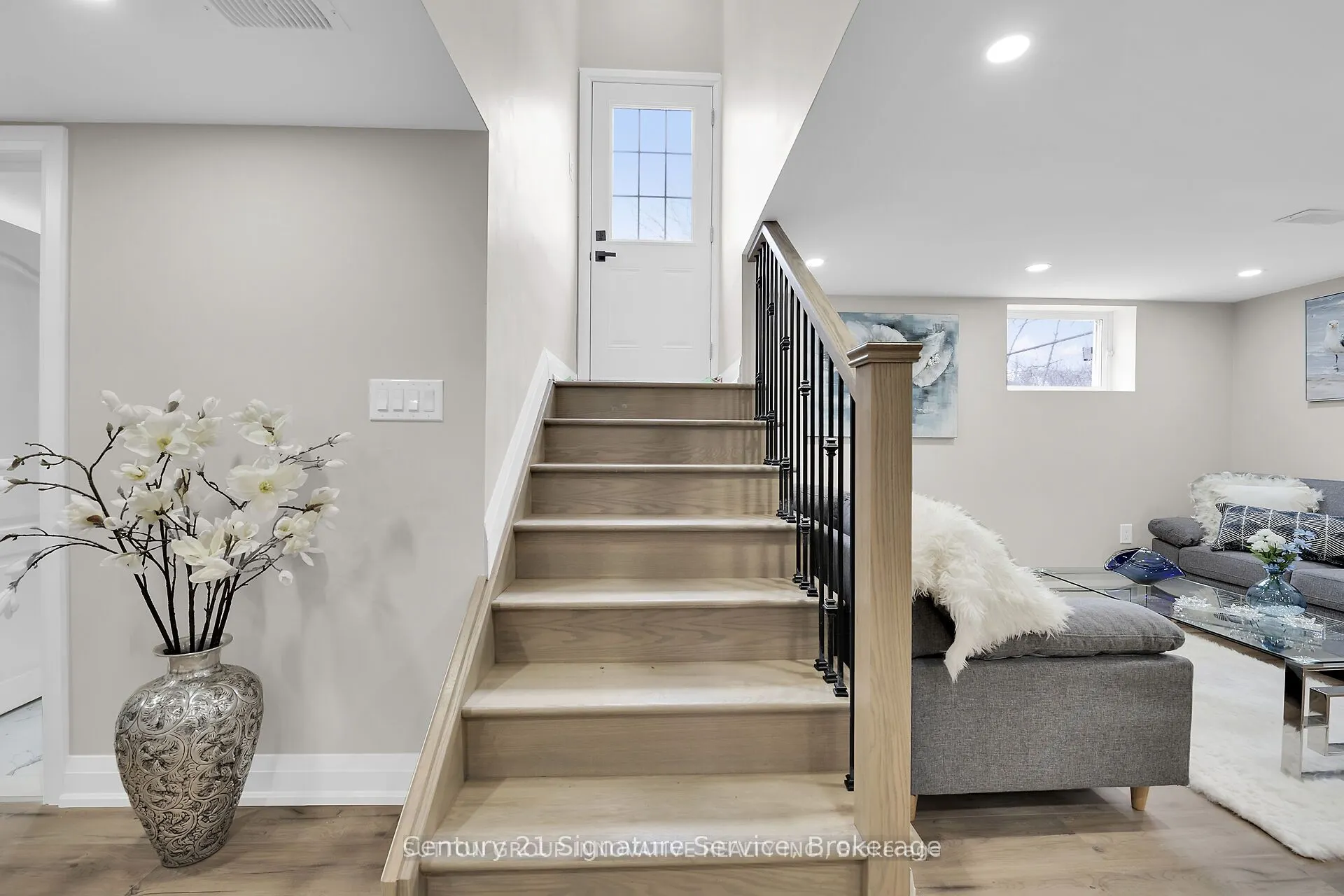 346 Pottruff Road N #Lower