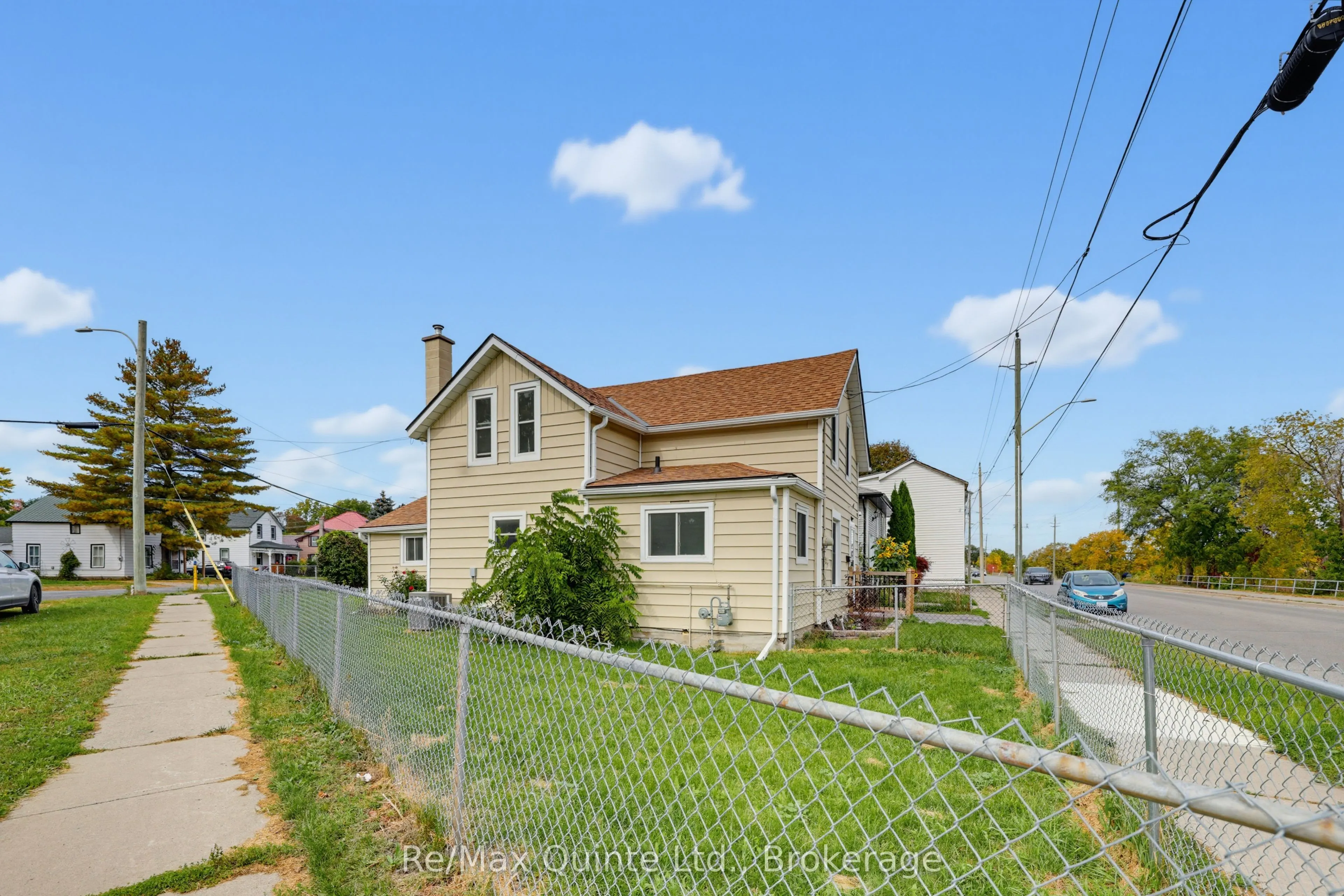 84 Moira Street E