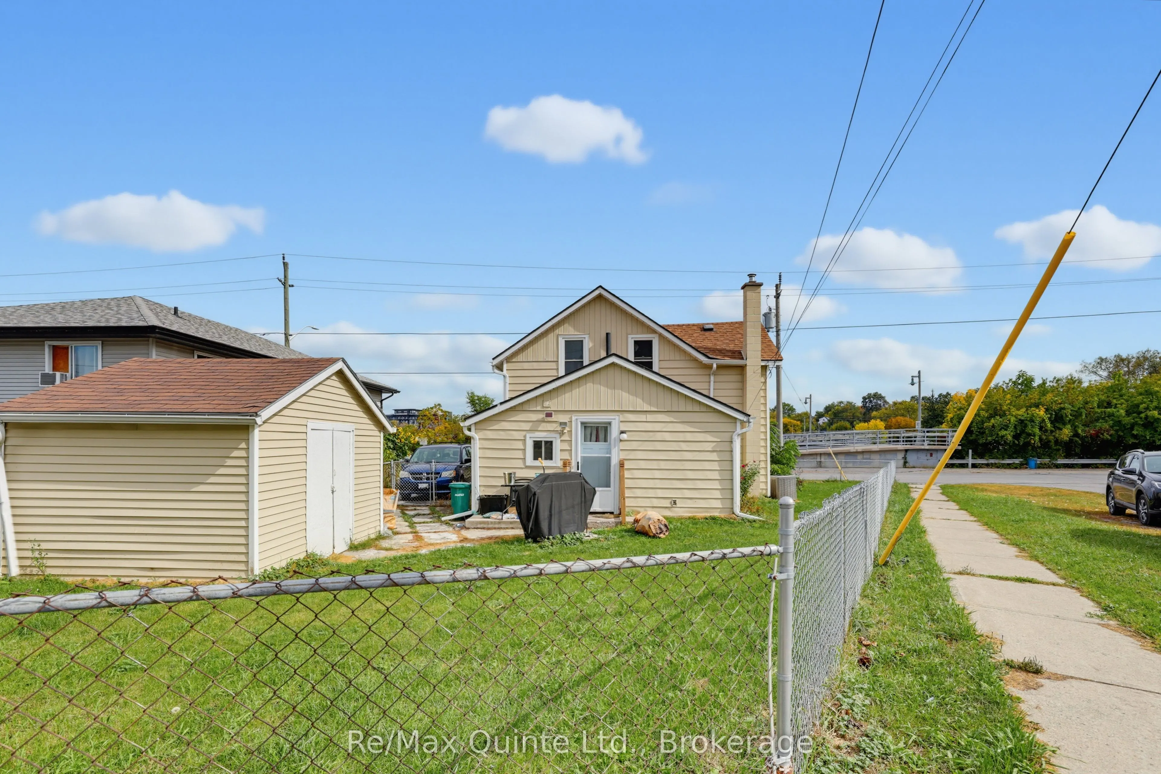 84 Moira Street E