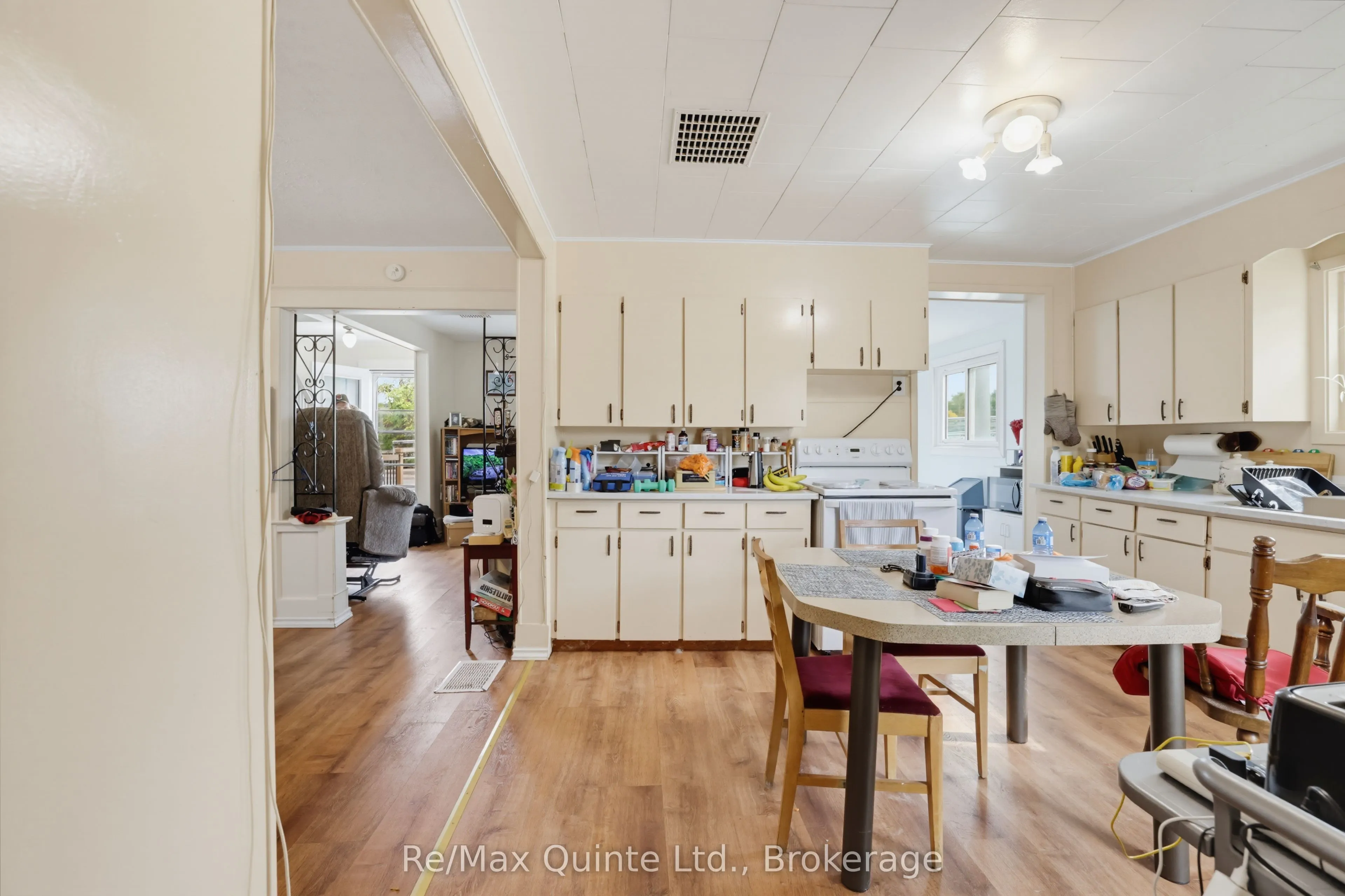 84 Moira Street E