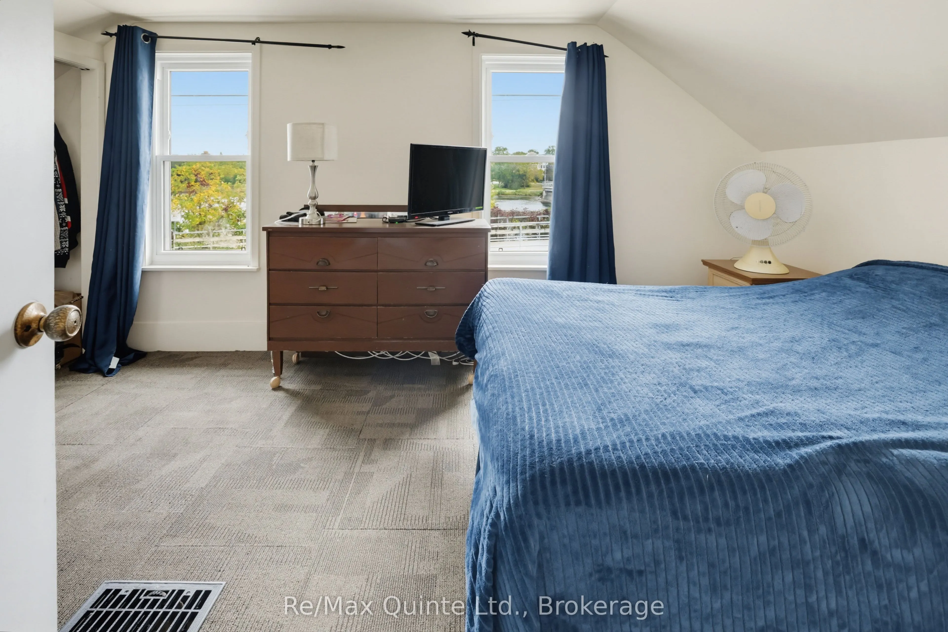 84 Moira Street E