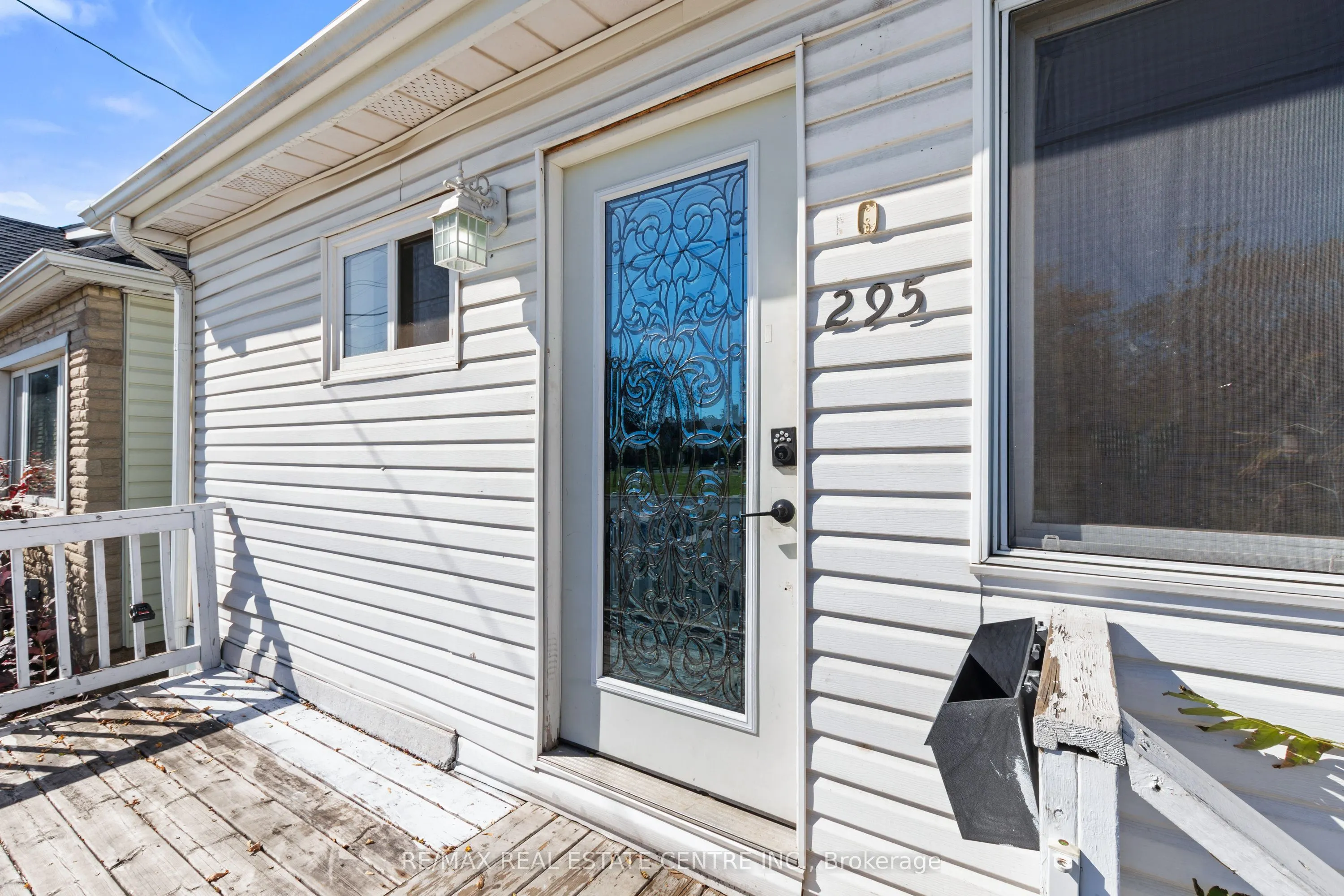 295 Strathearn Avenue