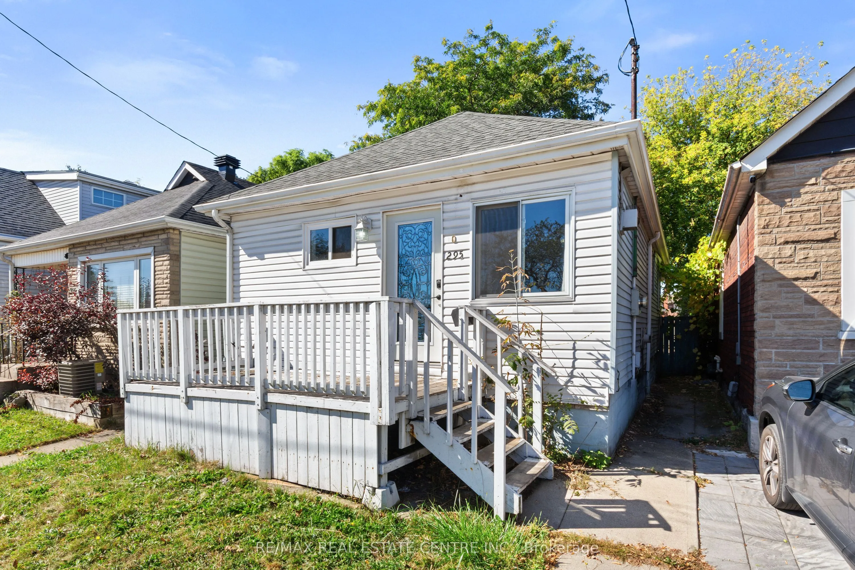 295 Strathearn Avenue