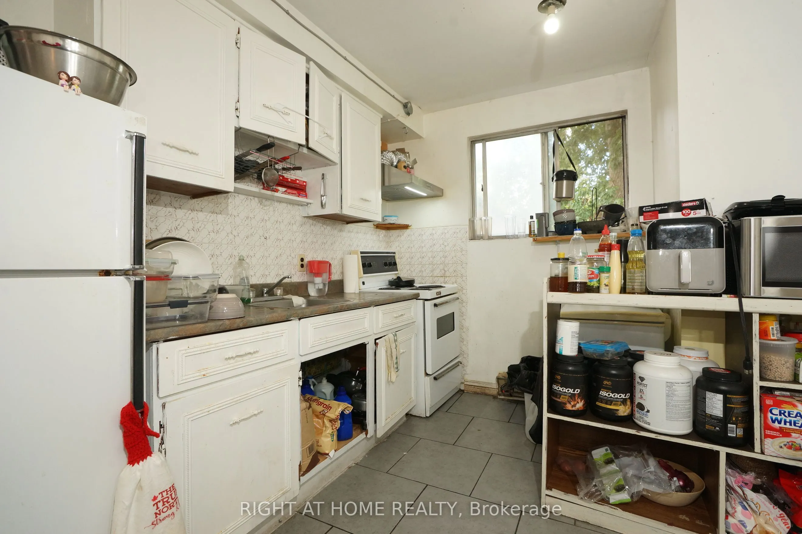 59 Saunby Street N