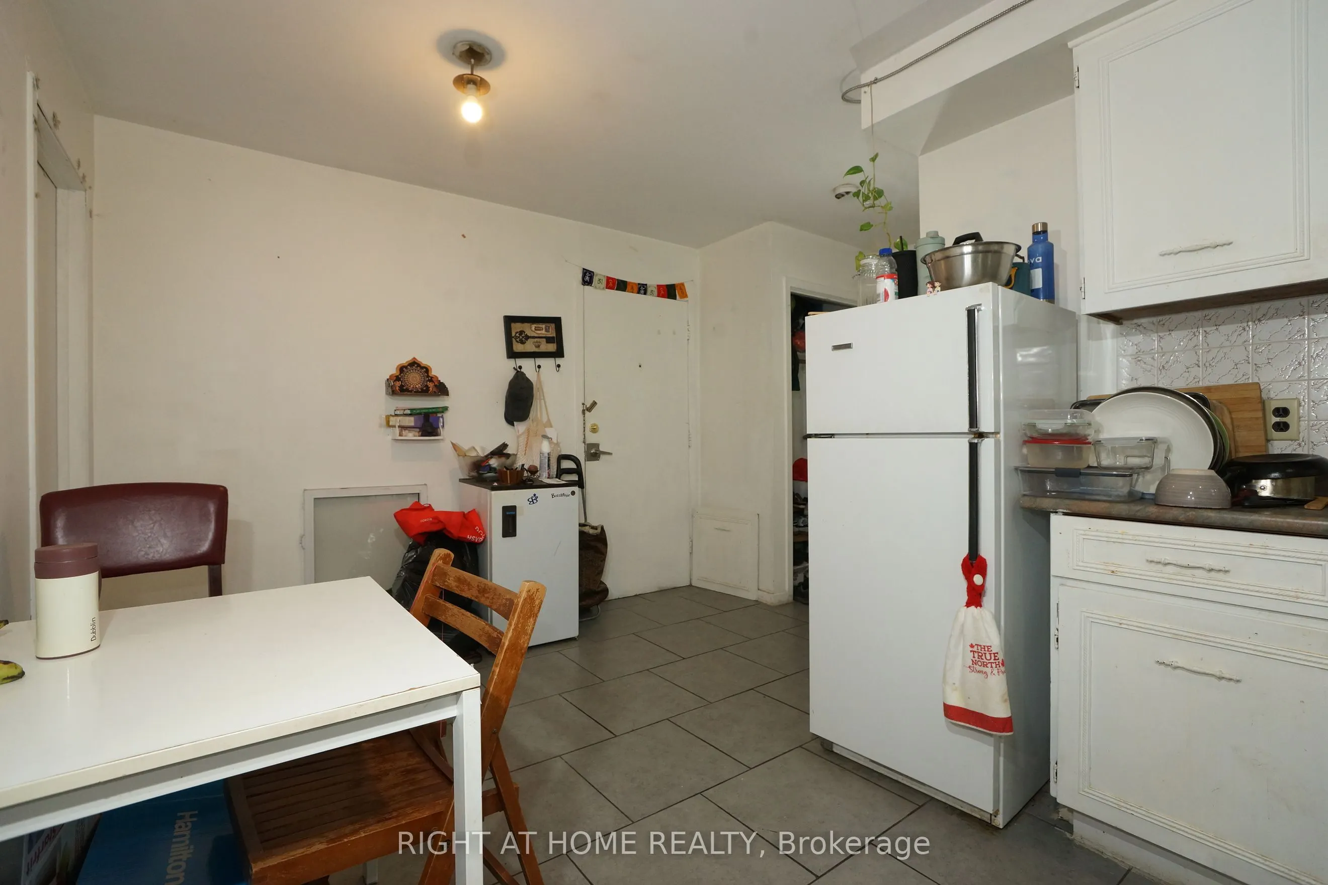 59 Saunby Street N