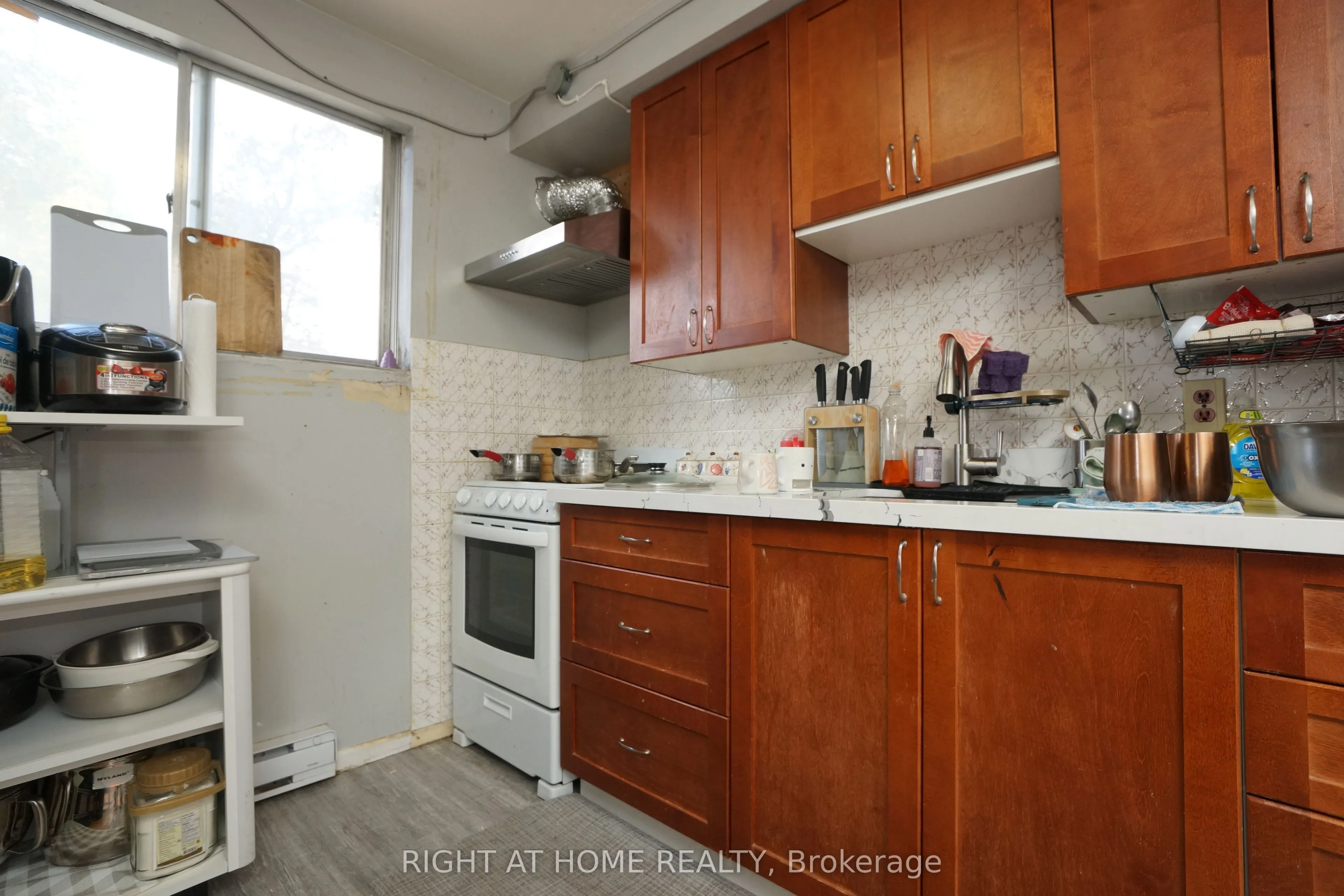 59 Saunby Street N