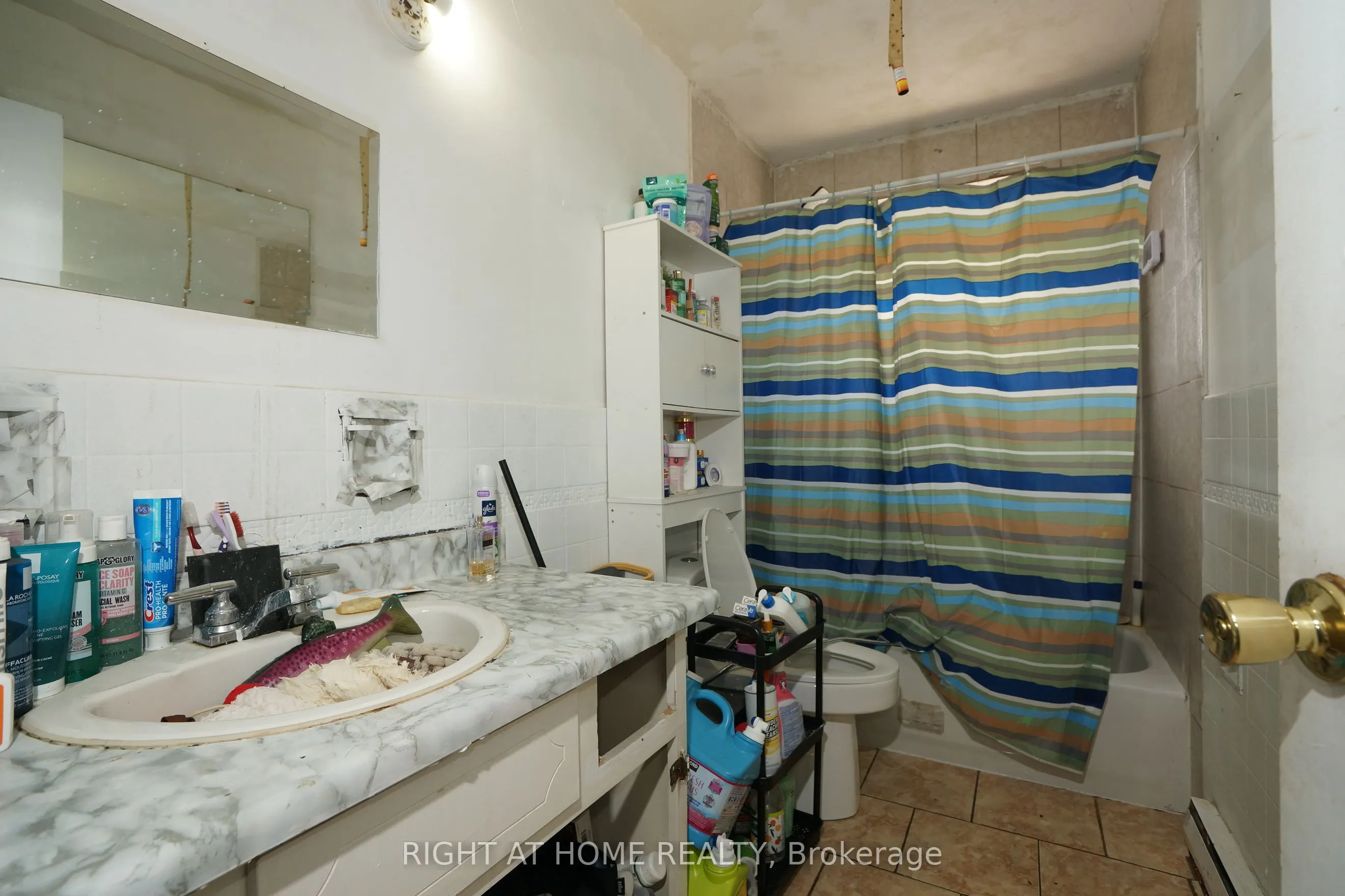 59 Saunby Street N