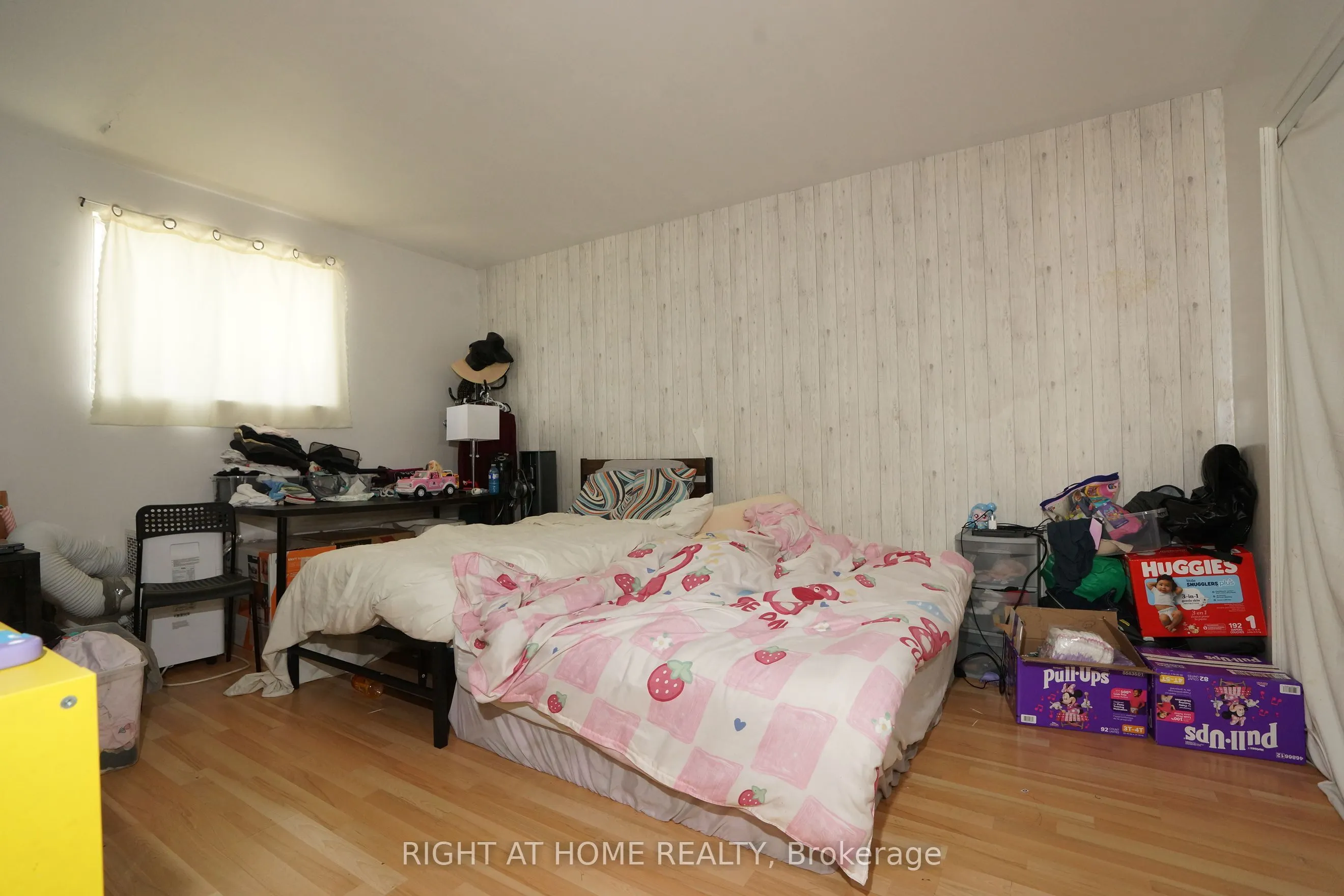 59 Saunby Street N