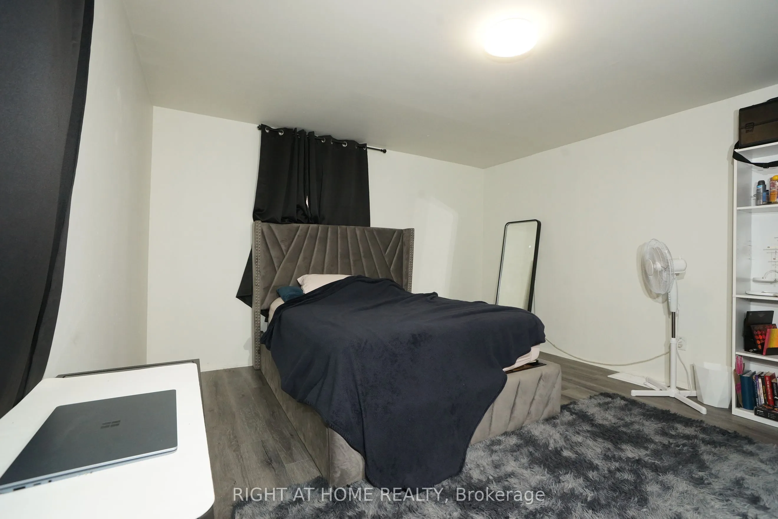 59 Saunby Street N