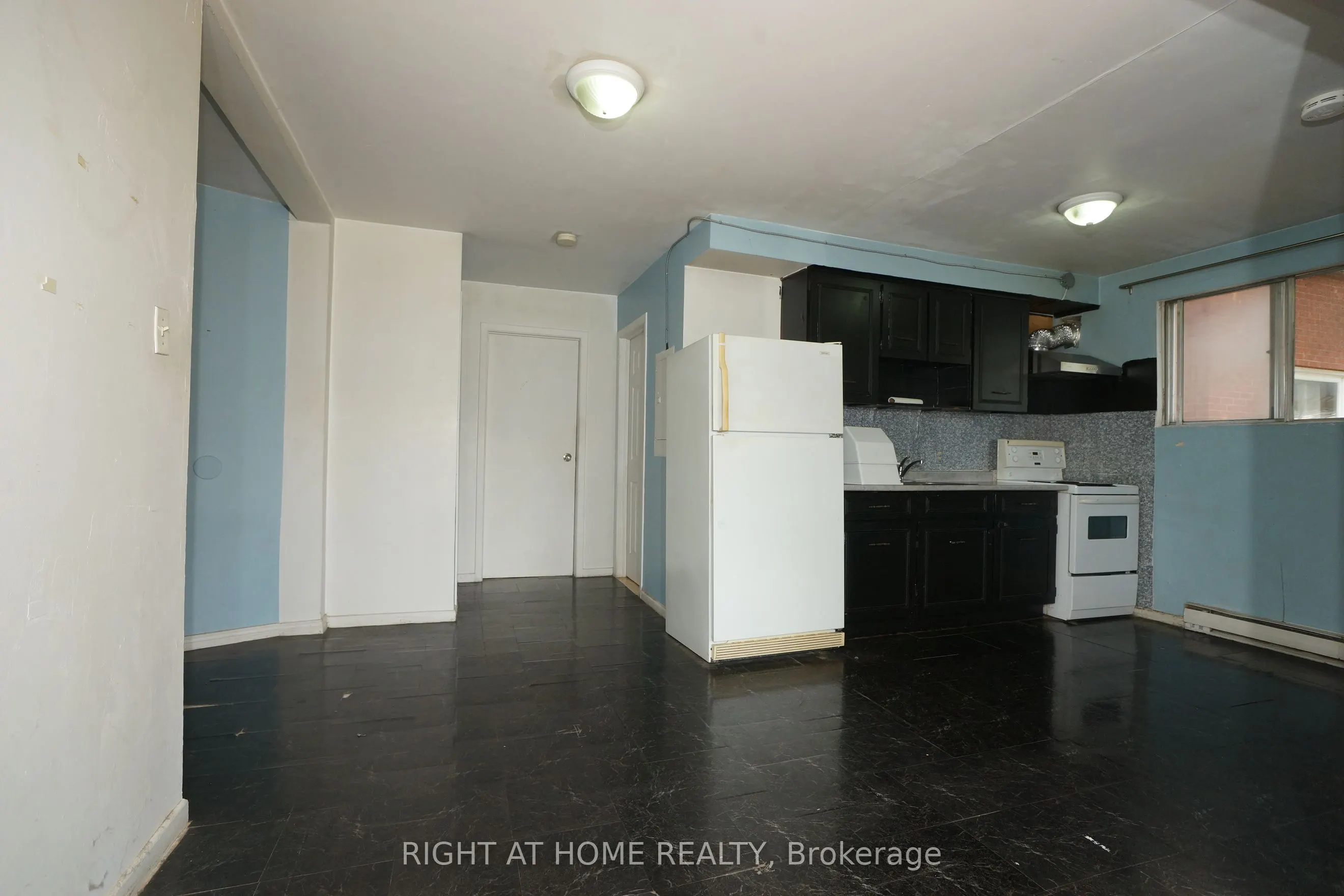 59 Saunby Street N