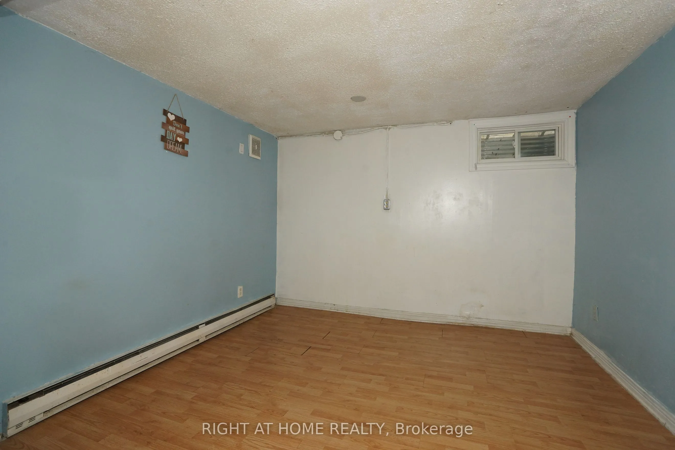 59 Saunby Street N