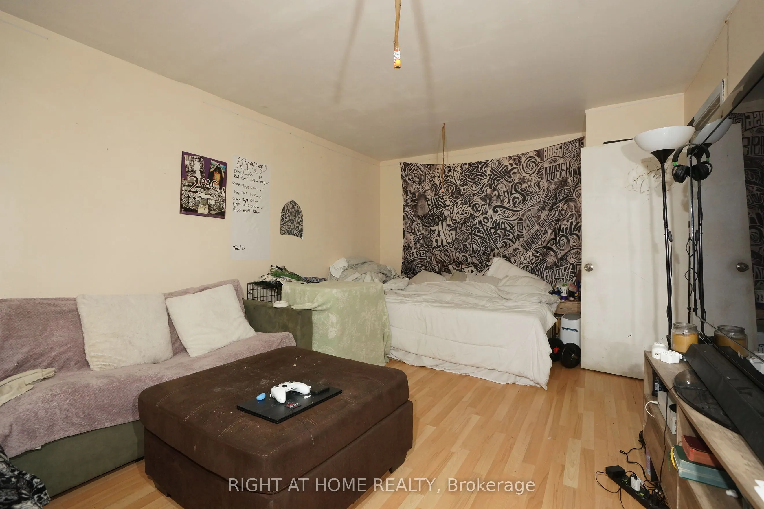 59 Saunby Street N