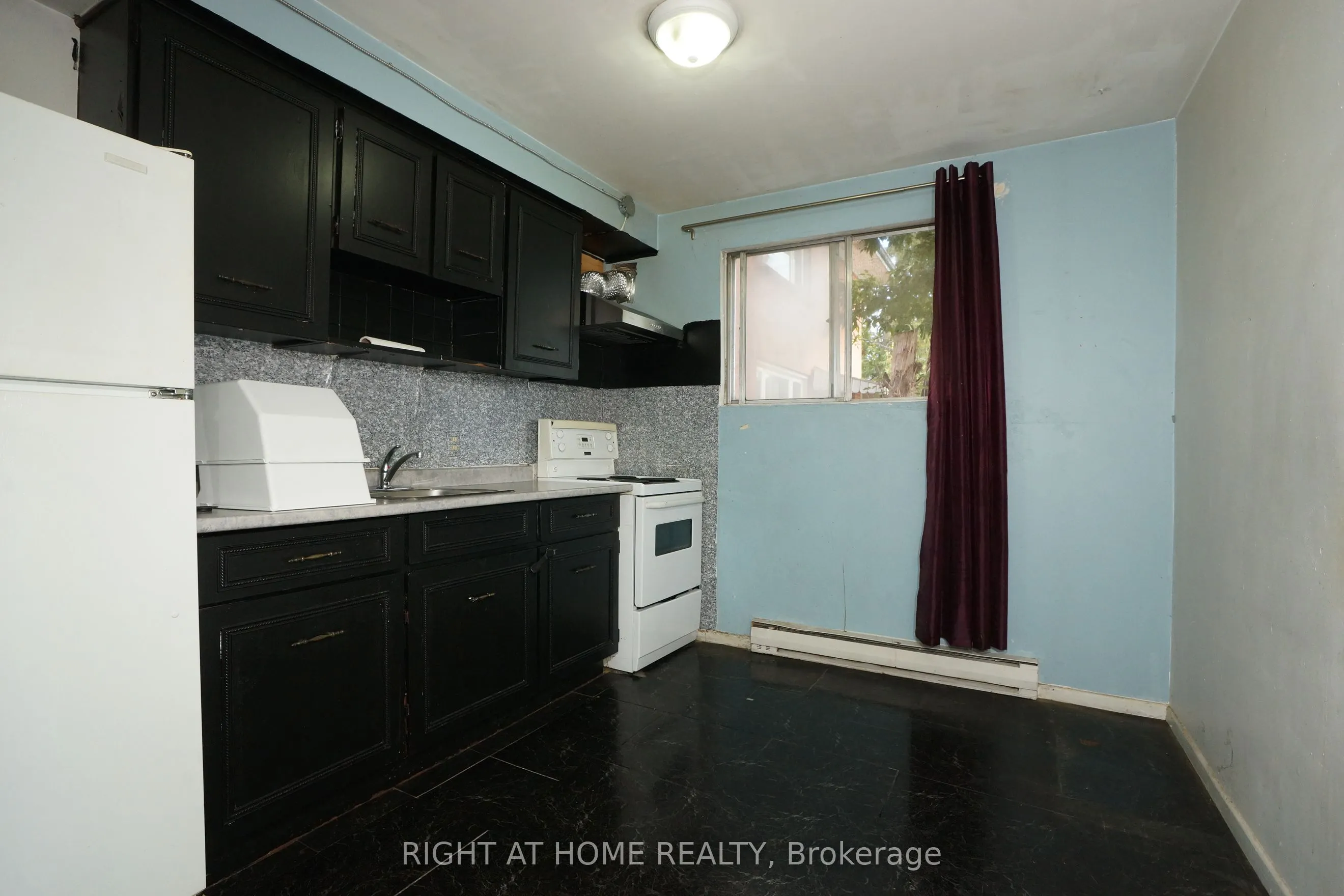 59 Saunby Street N