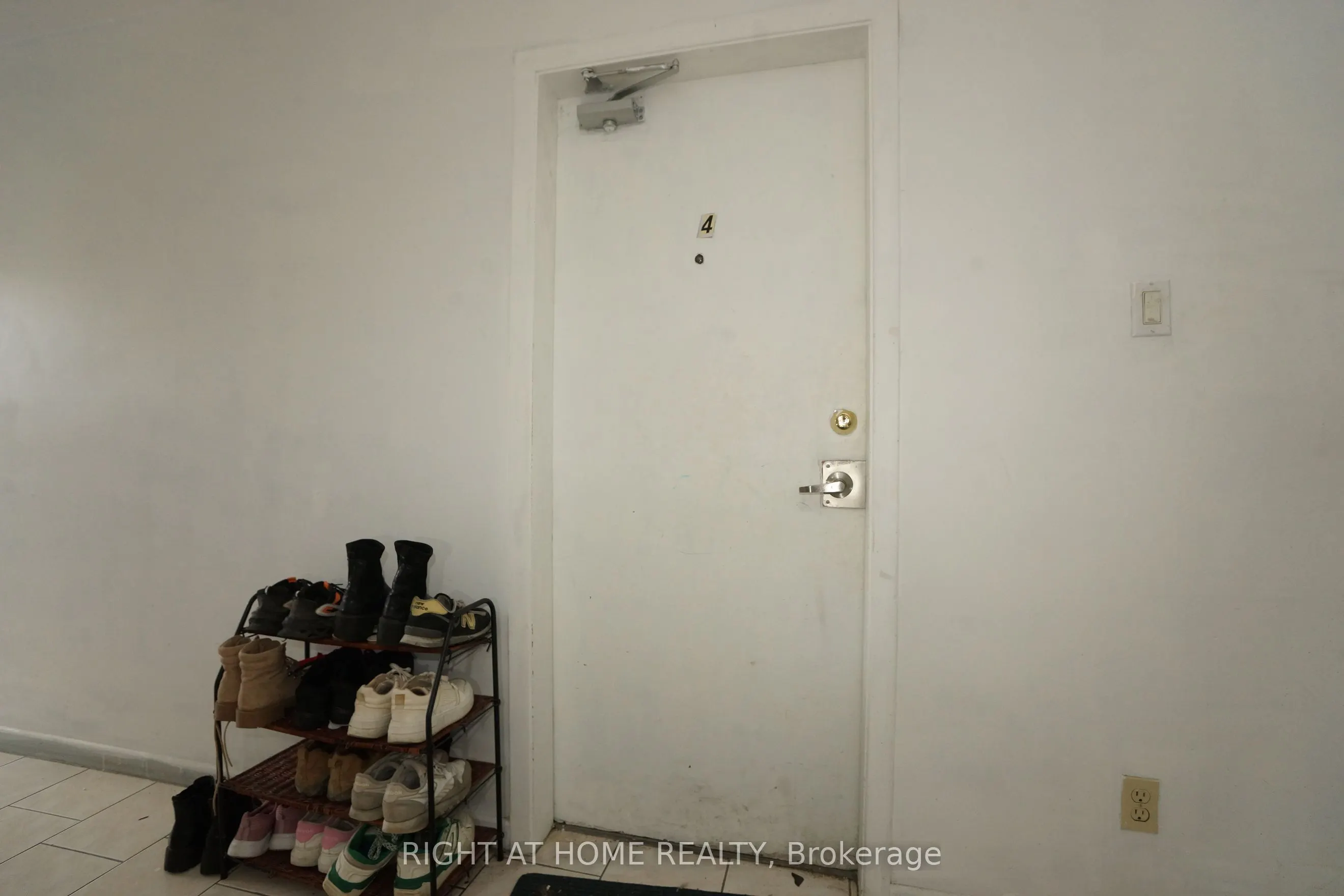 59 Saunby Street N