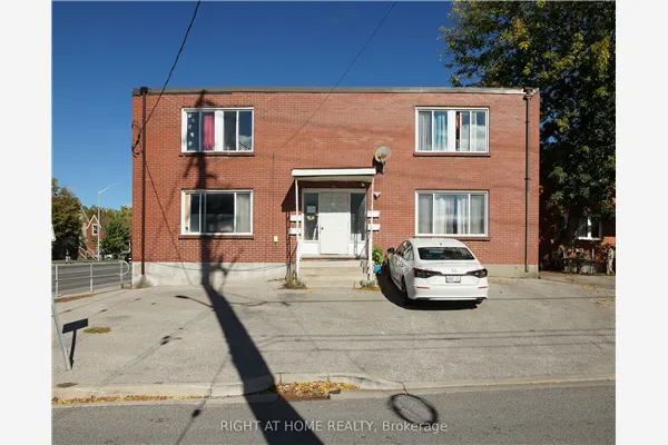 59 Saunby Street N