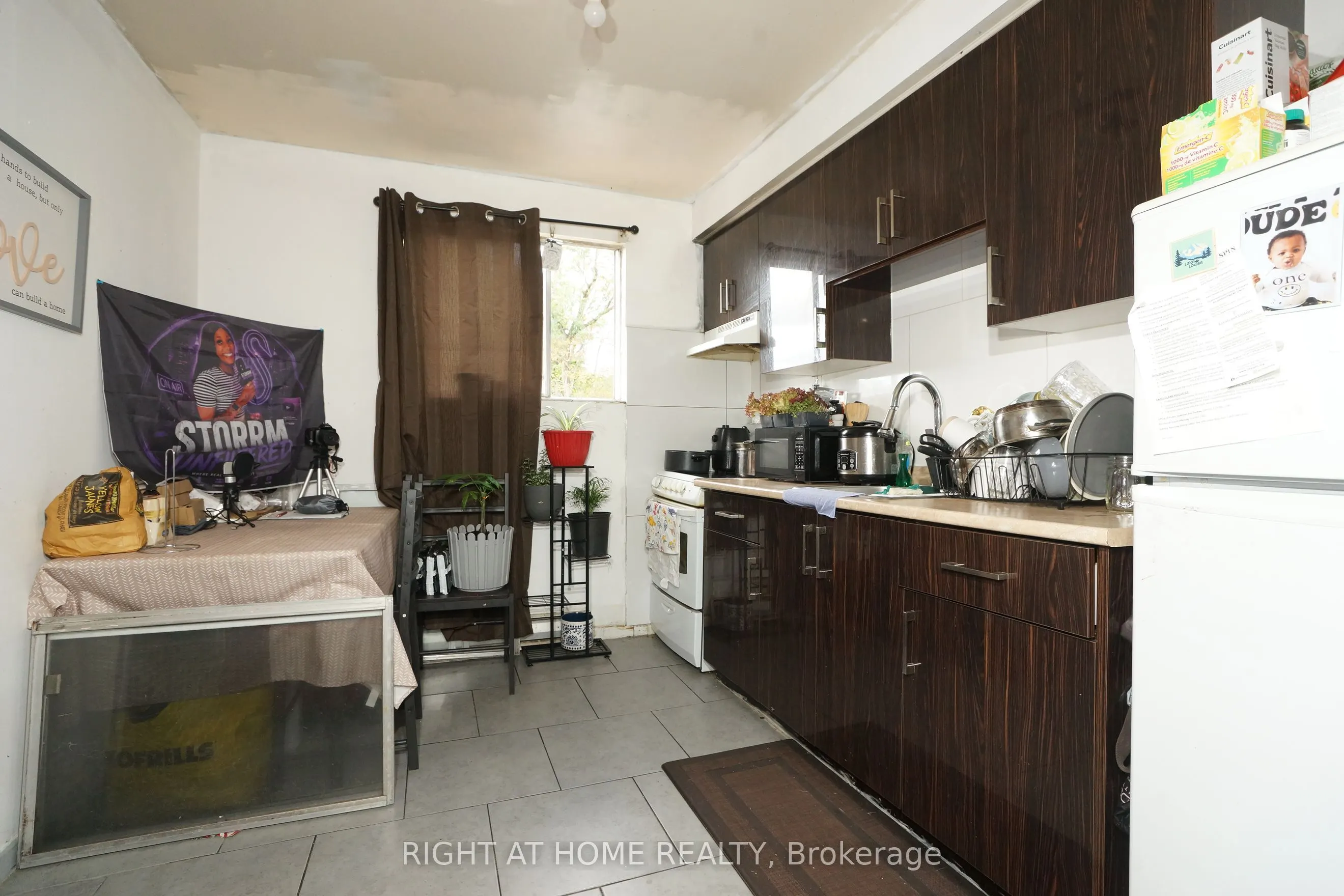 59 Saunby Street N