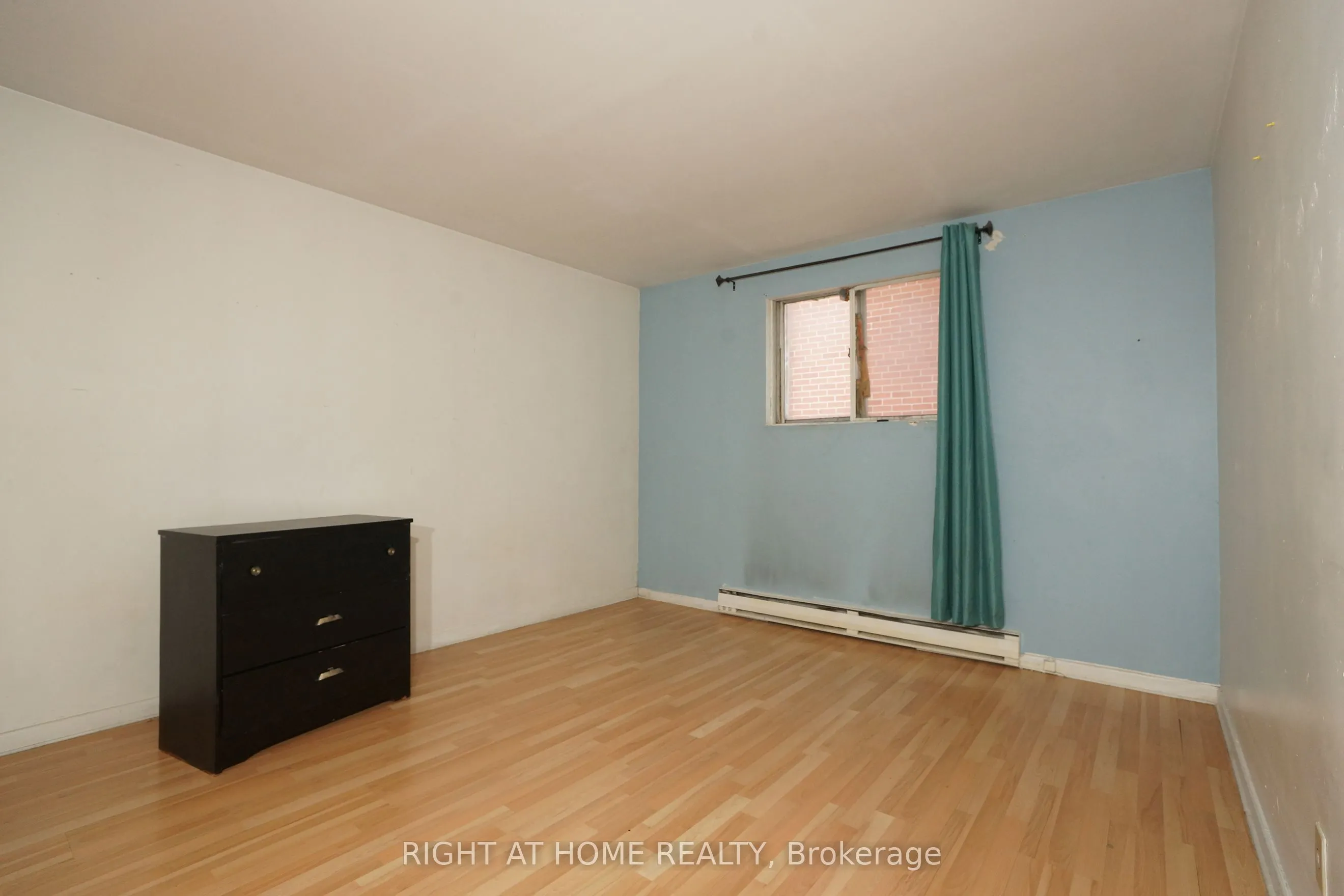59 Saunby Street N