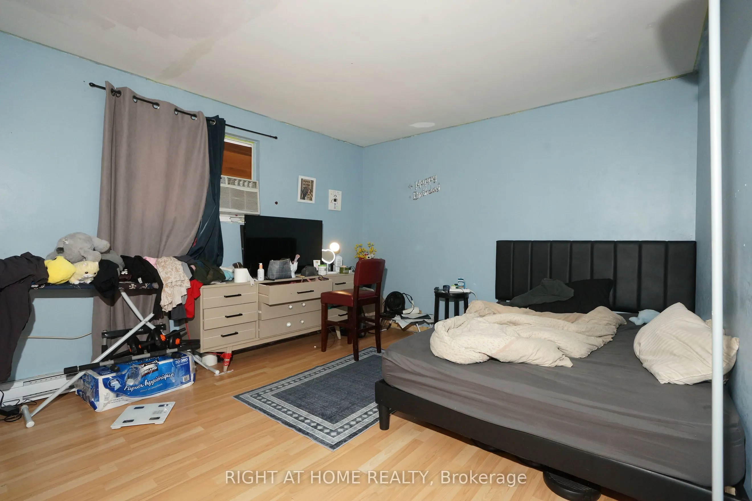 59 Saunby Street N