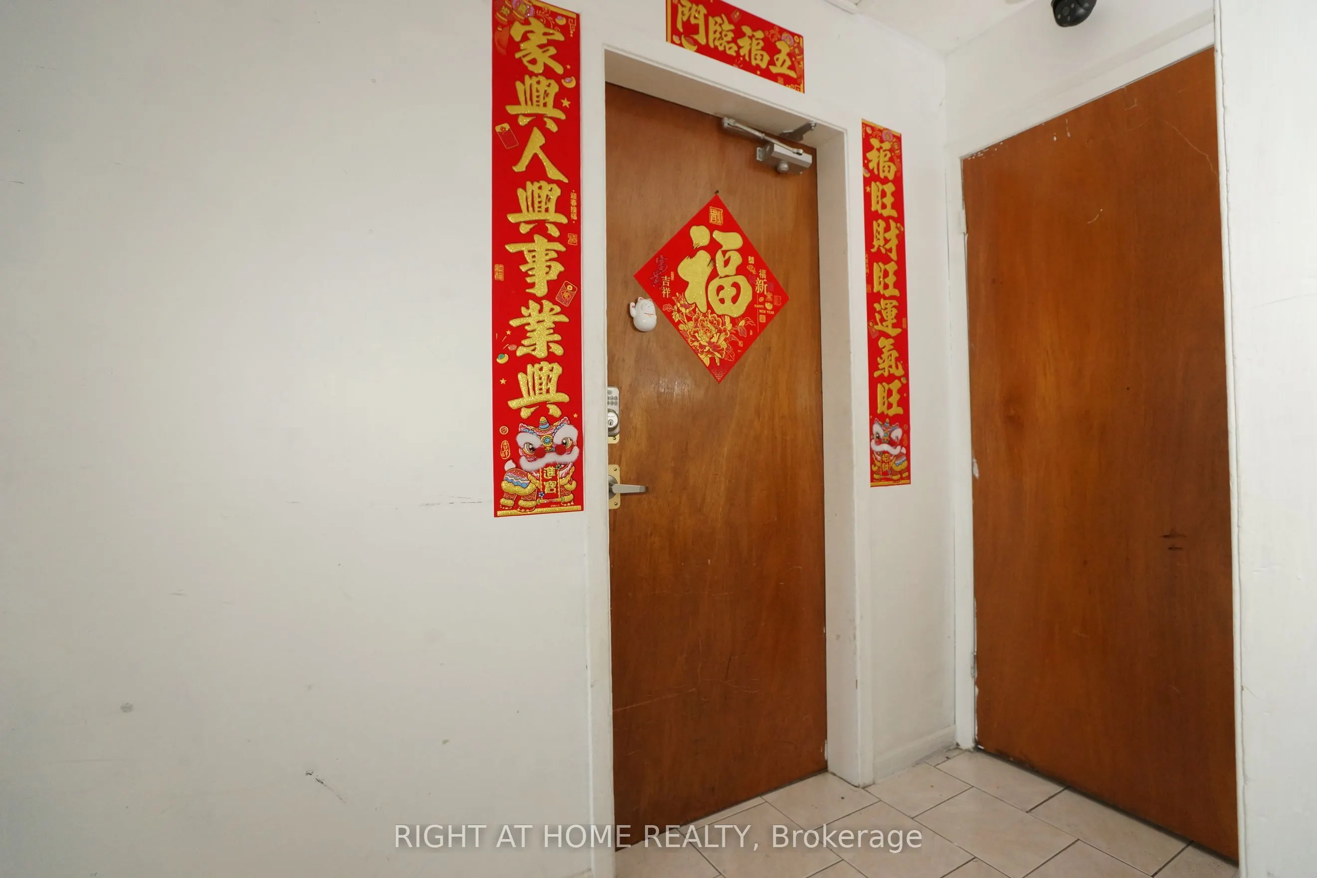 59 Saunby Street N