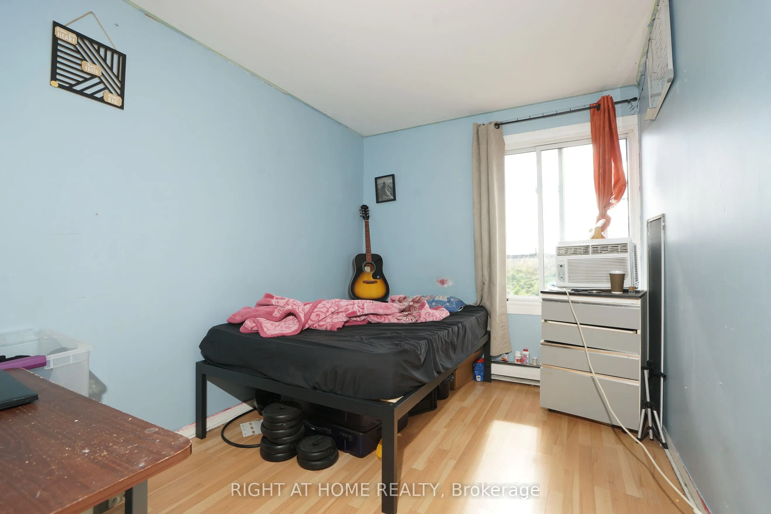 59 Saunby Street N