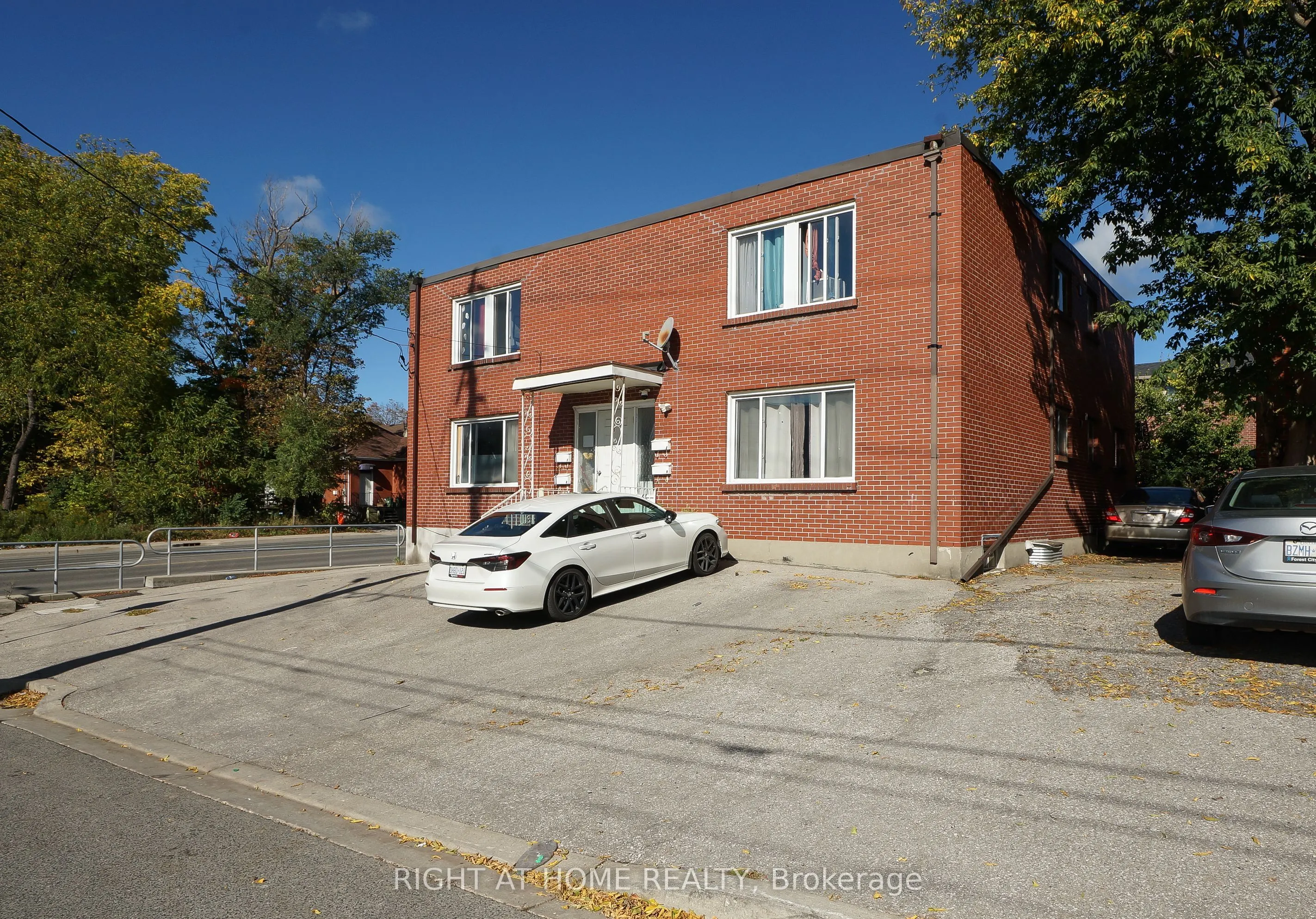 59 Saunby Street N