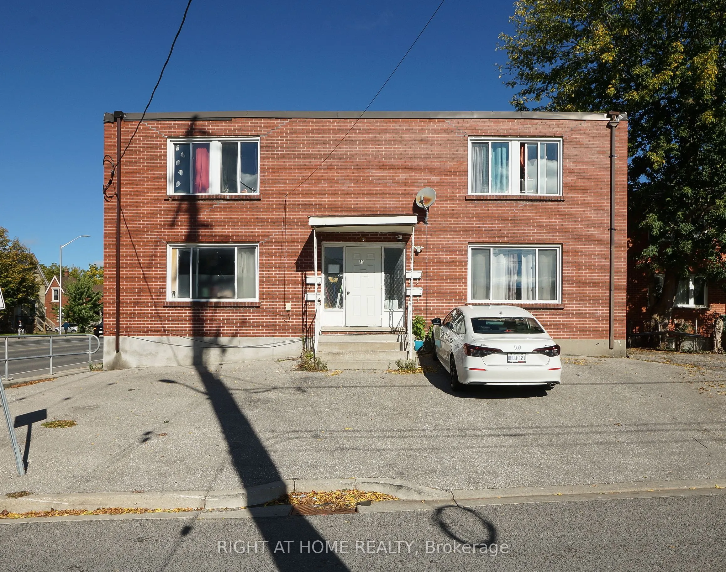 59 Saunby Street N