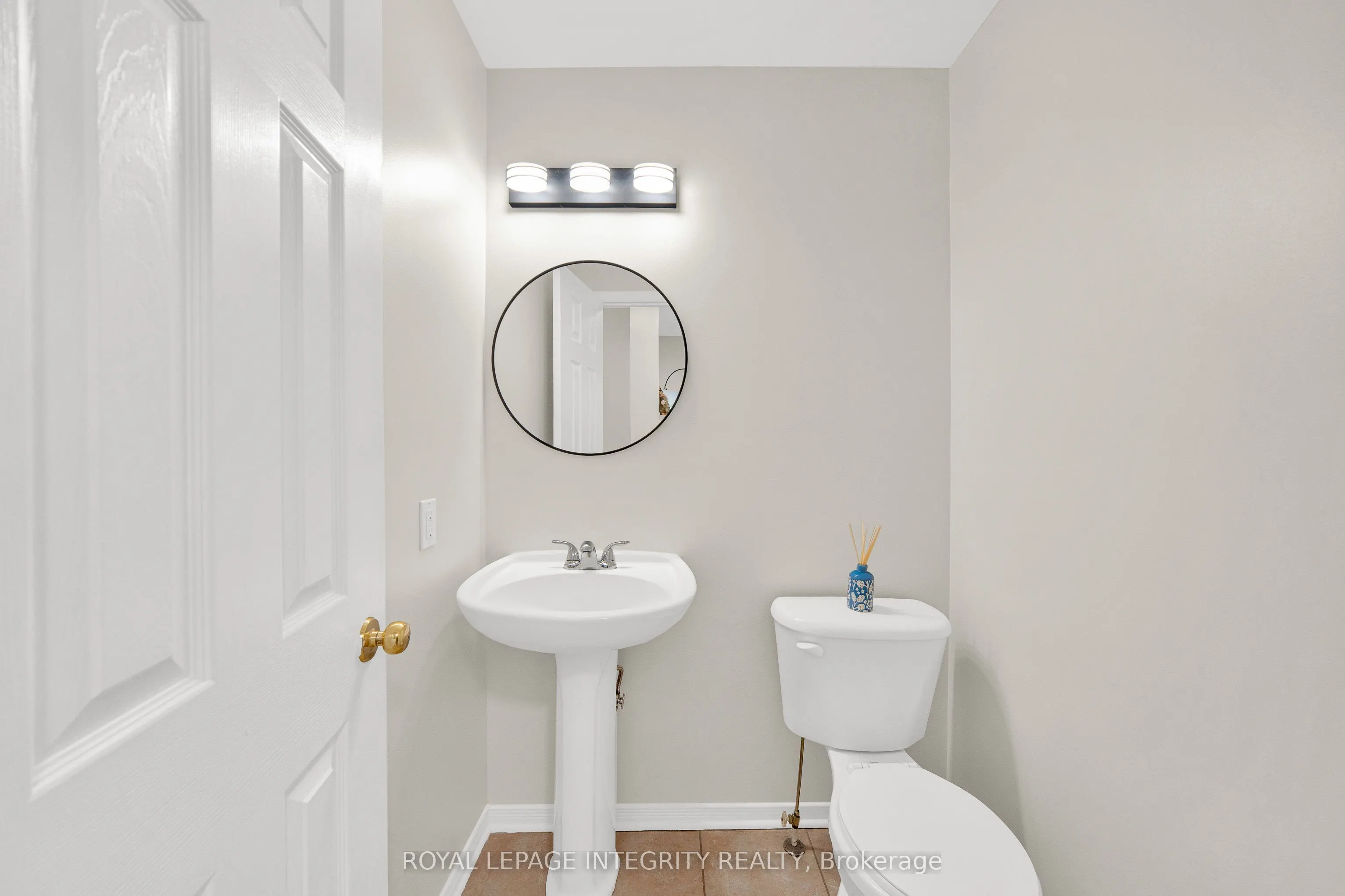 3 Binbury Way
