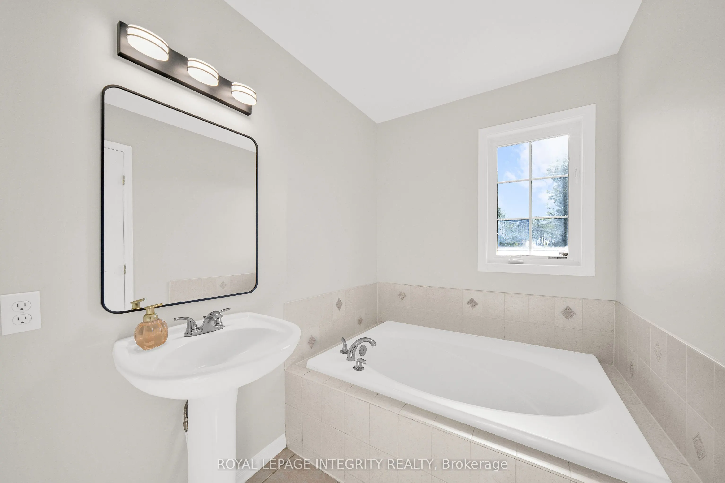 3 Binbury Way