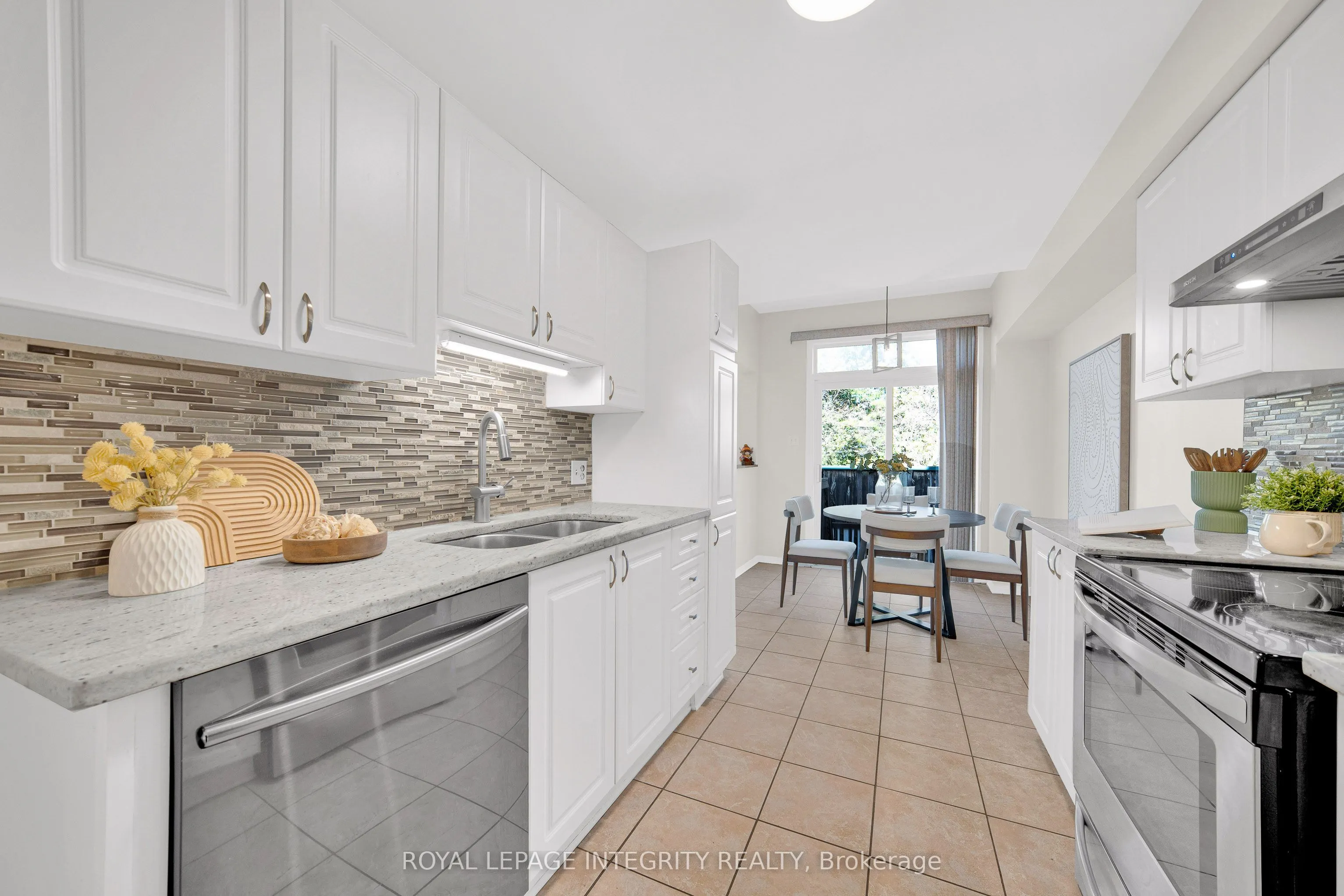 3 Binbury Way