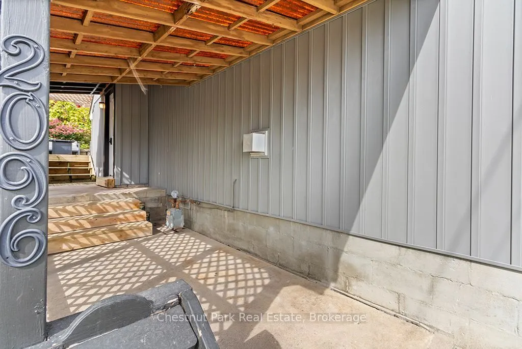 2096 3rd Avenue W