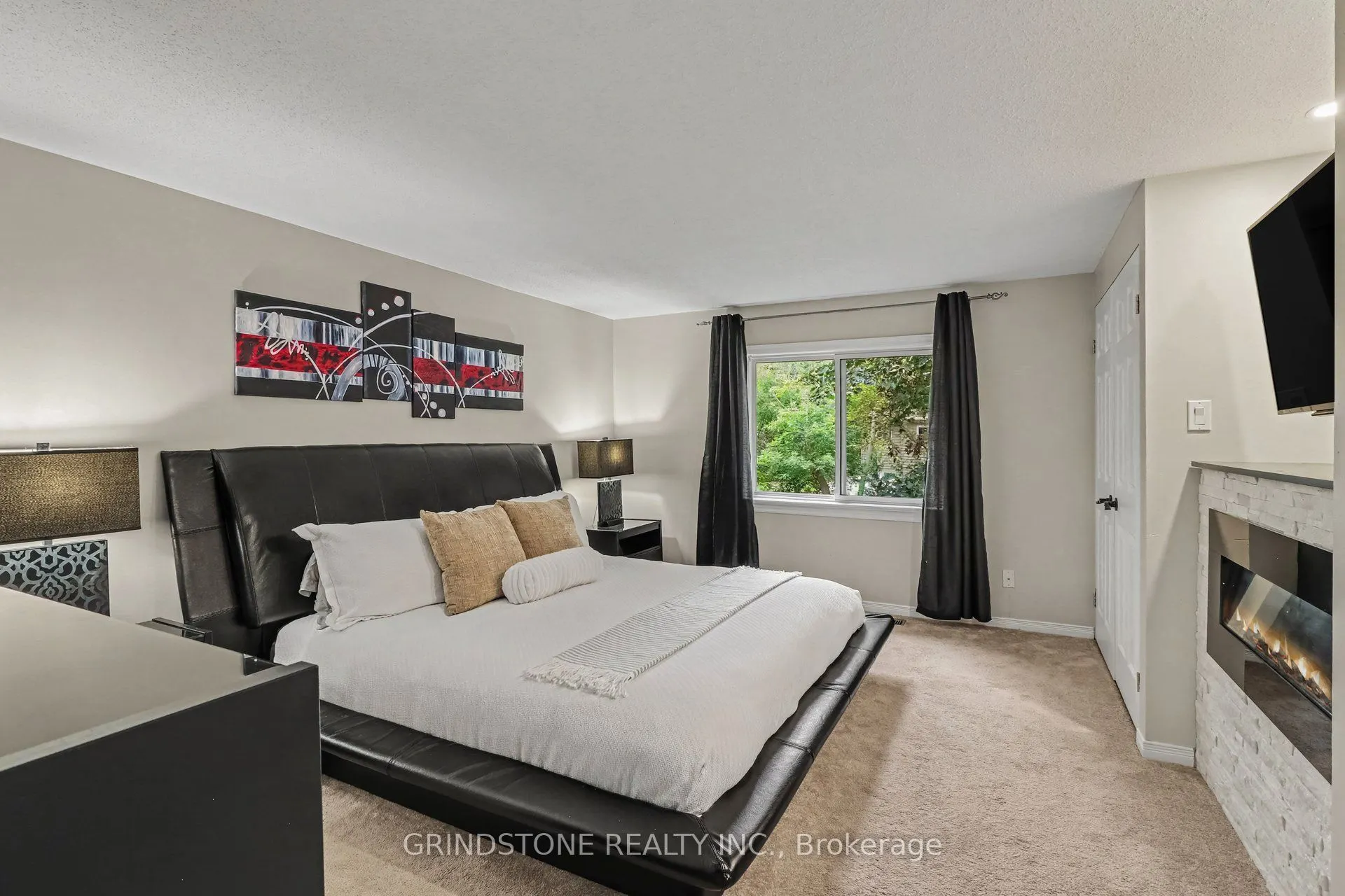 32 Rosegarden Crescent
