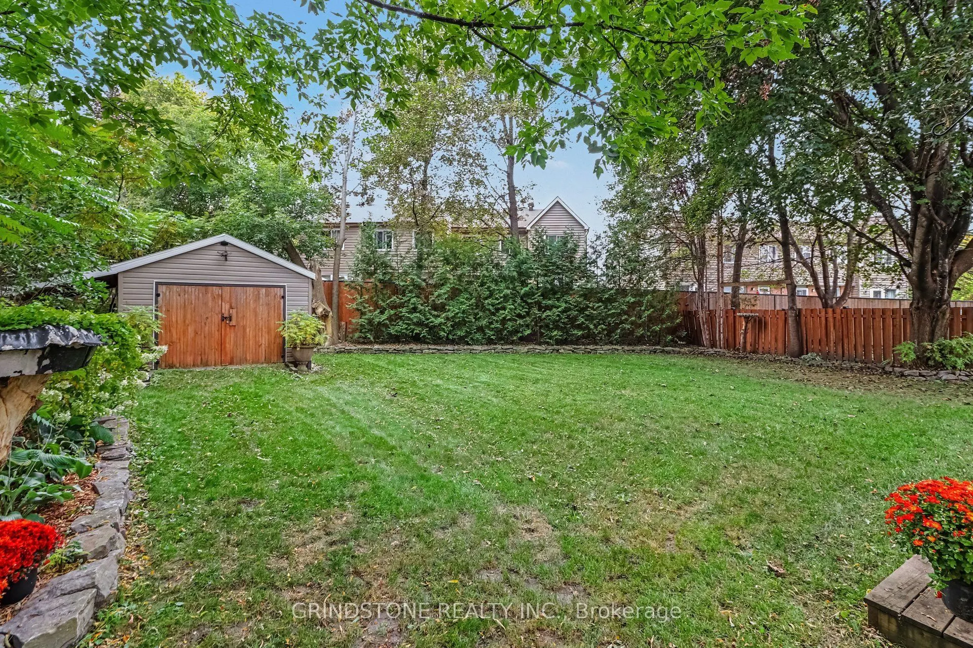 32 Rosegarden Crescent