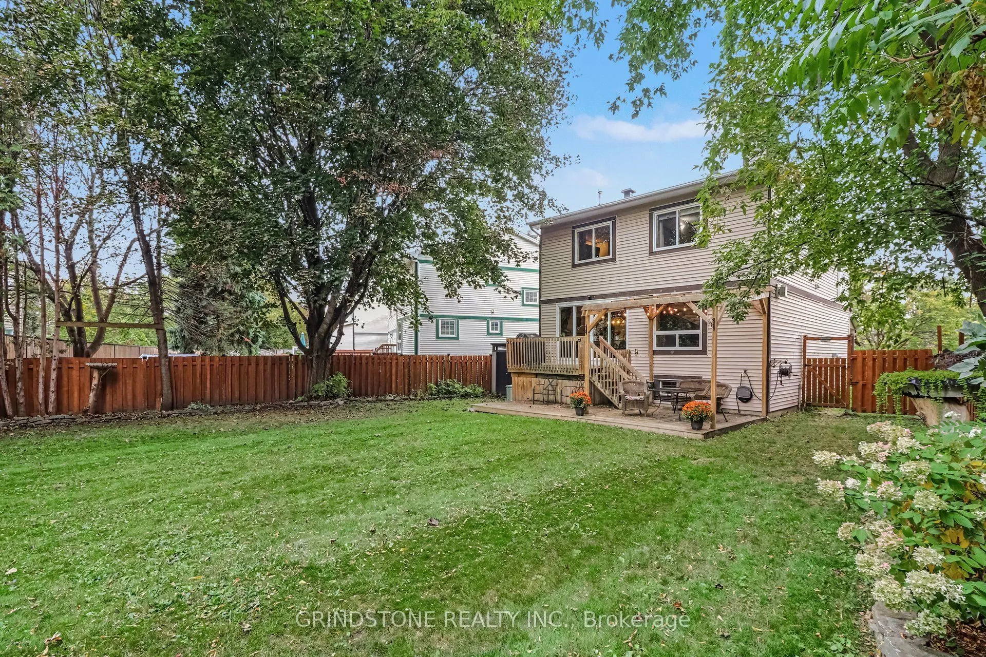 32 Rosegarden Crescent