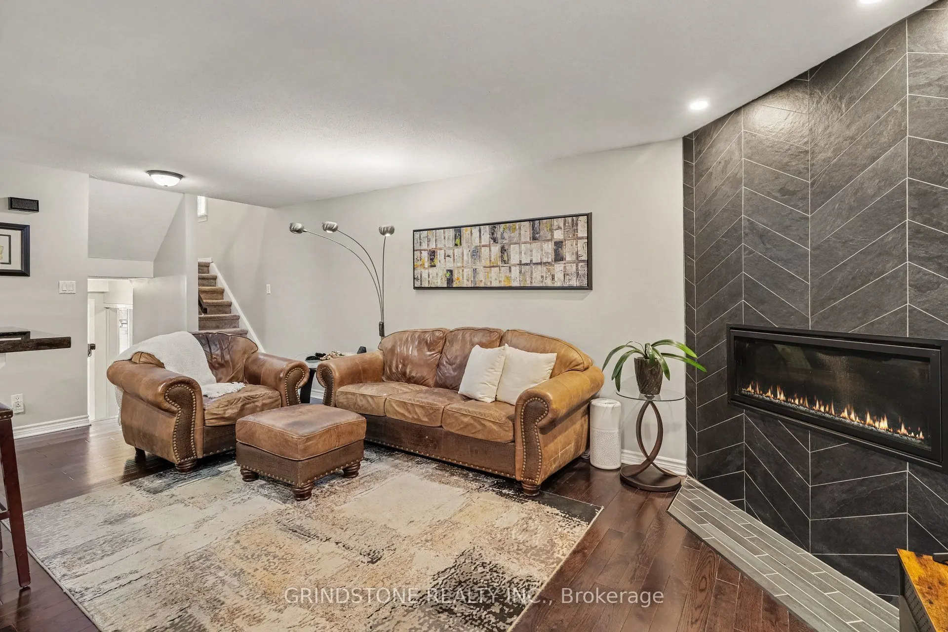 32 Rosegarden Crescent