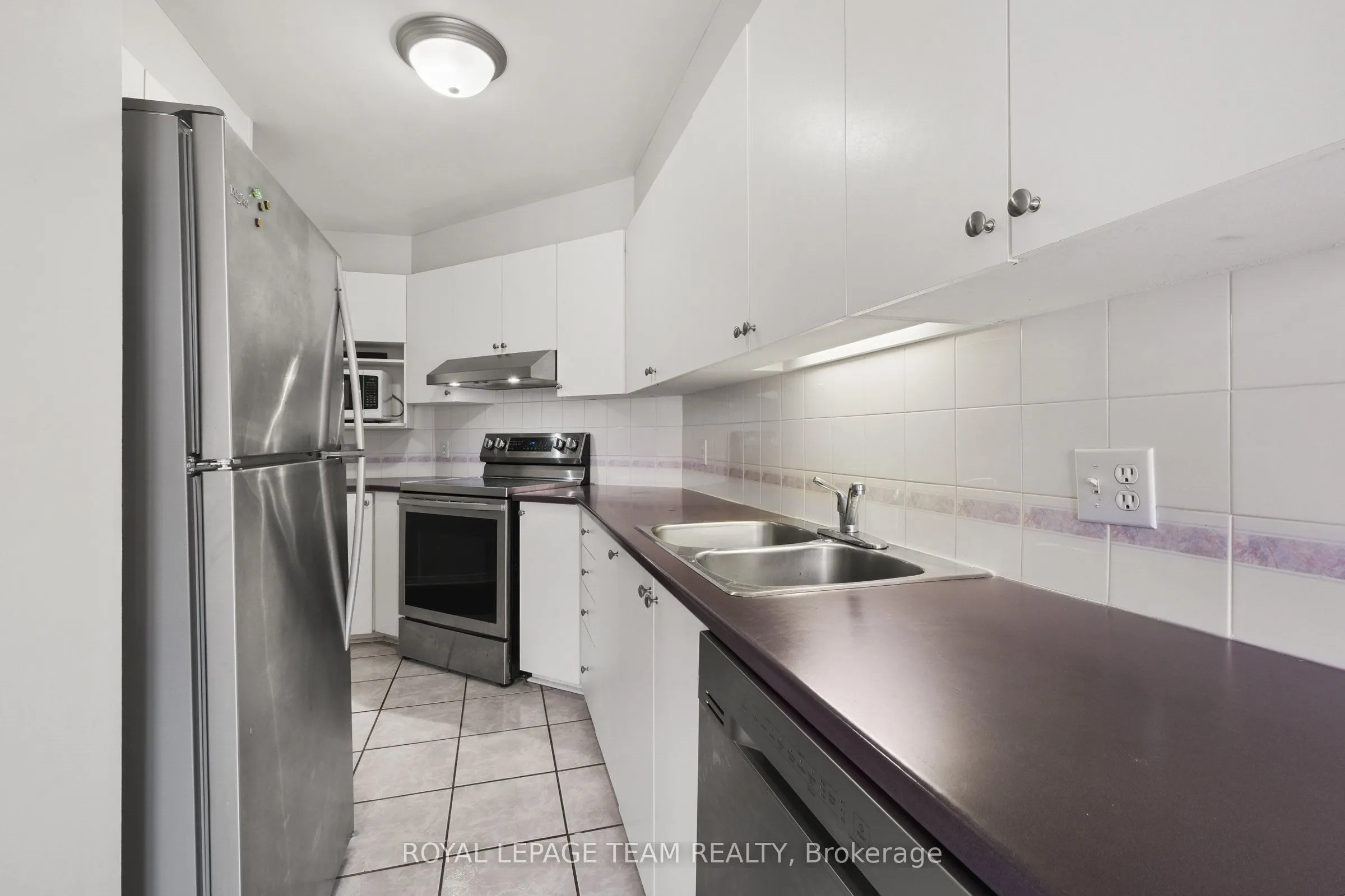 1665 LOCKSLEY Lane #4