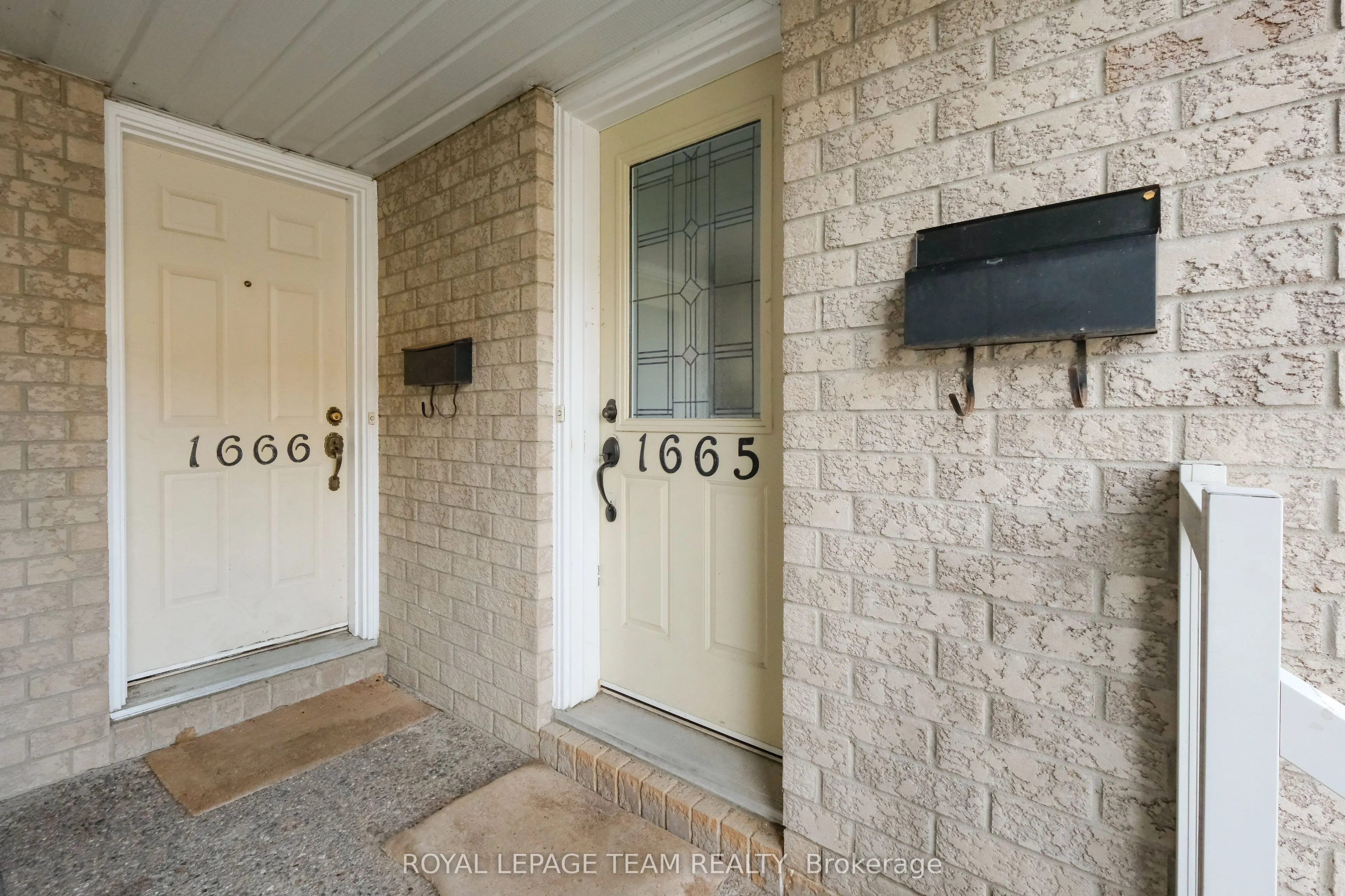 1665 LOCKSLEY Lane #4