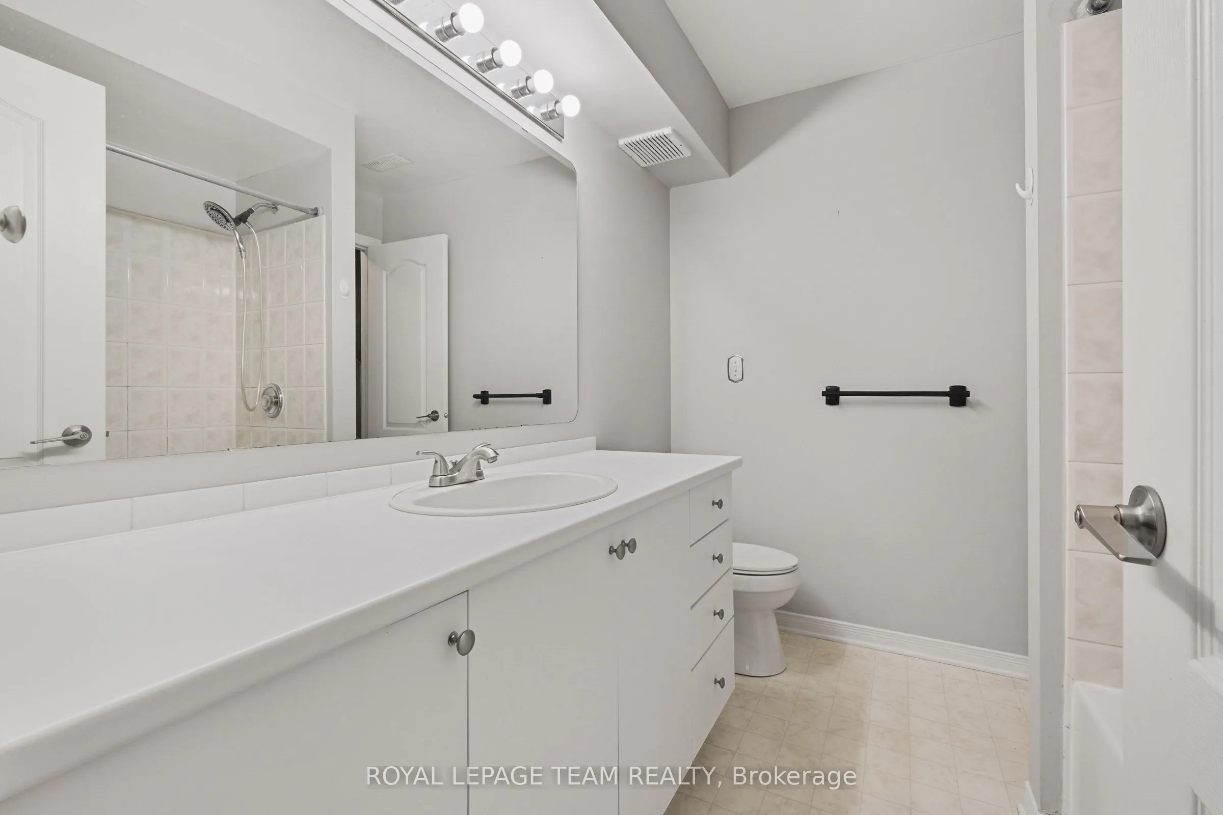 1665 LOCKSLEY Lane #4