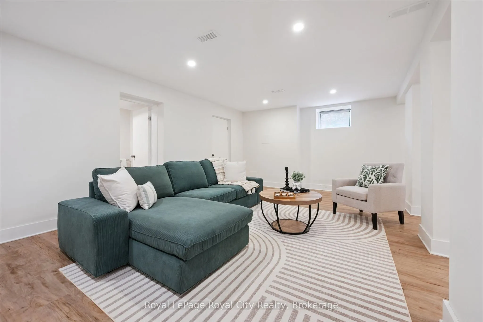 31 James Street W