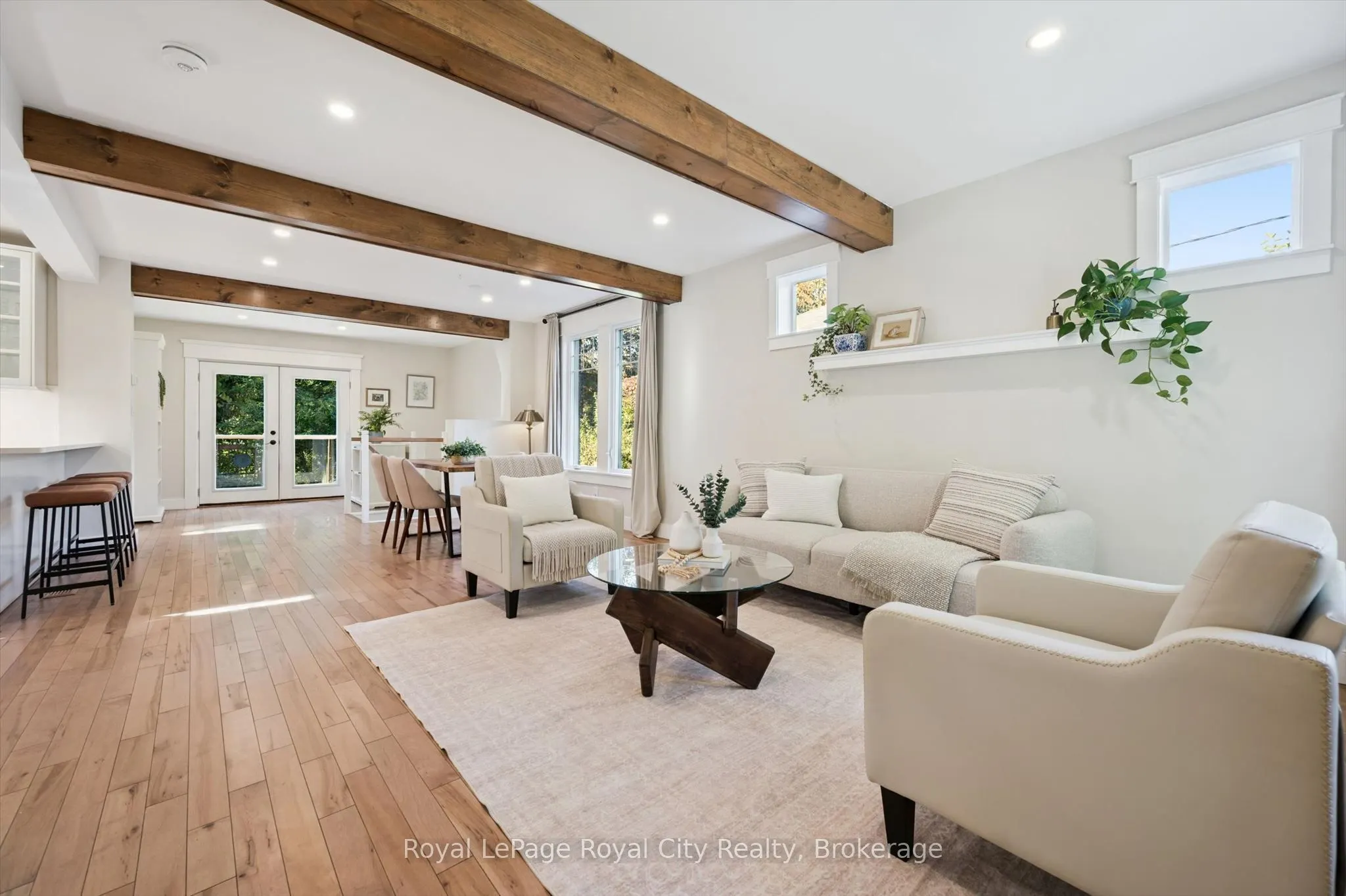 31 James Street W